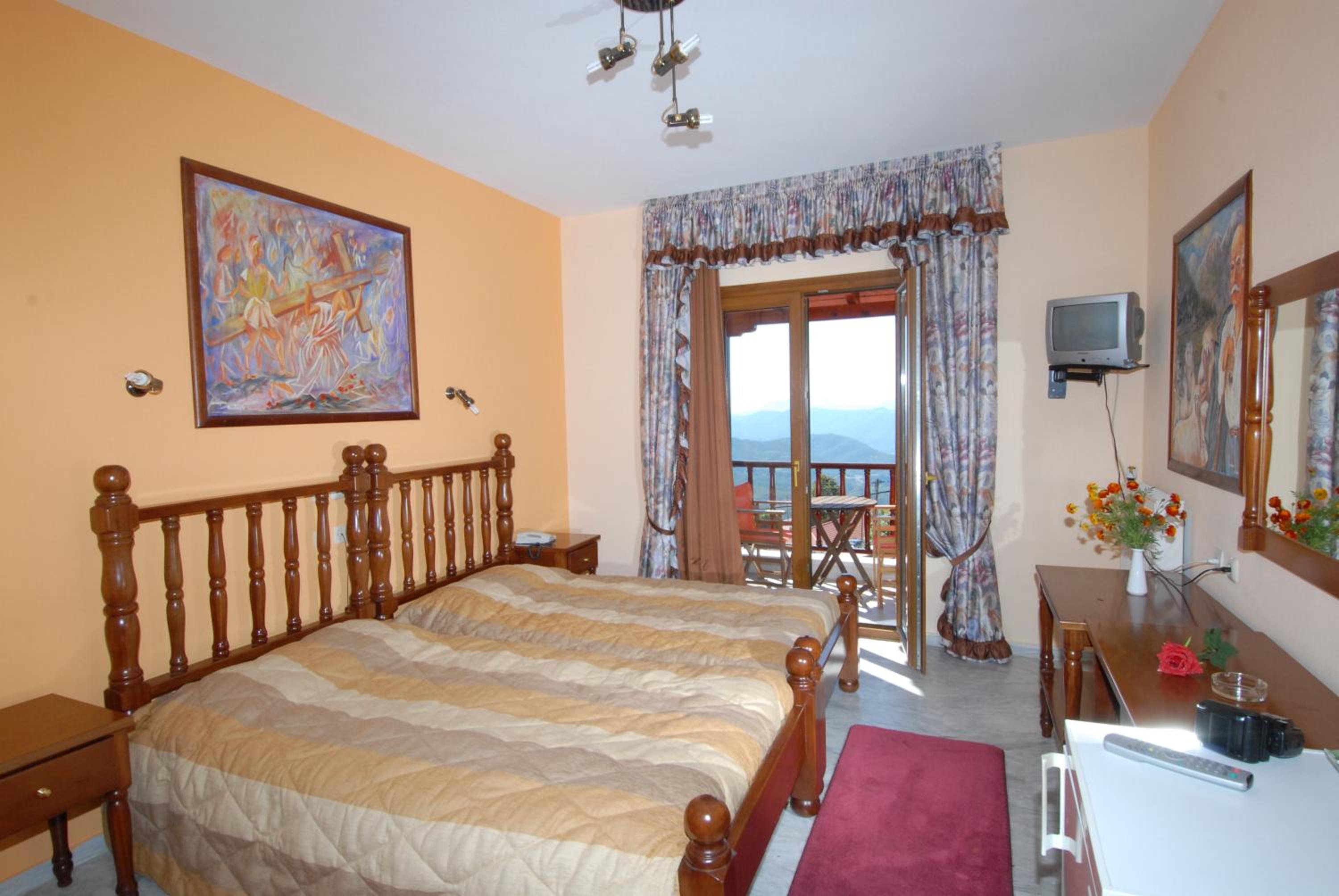 Double or Twin Room - Photo 4