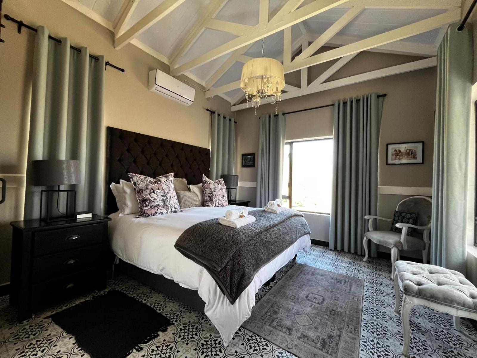 Luxury King Room - Photo 11