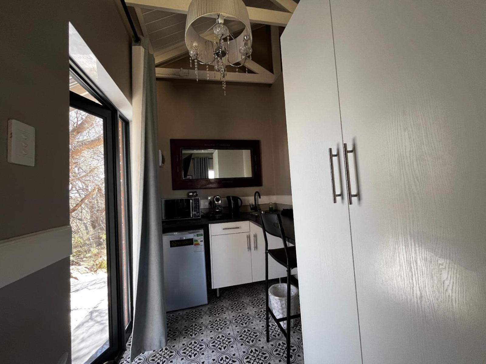Luxury King Room - Photo 9