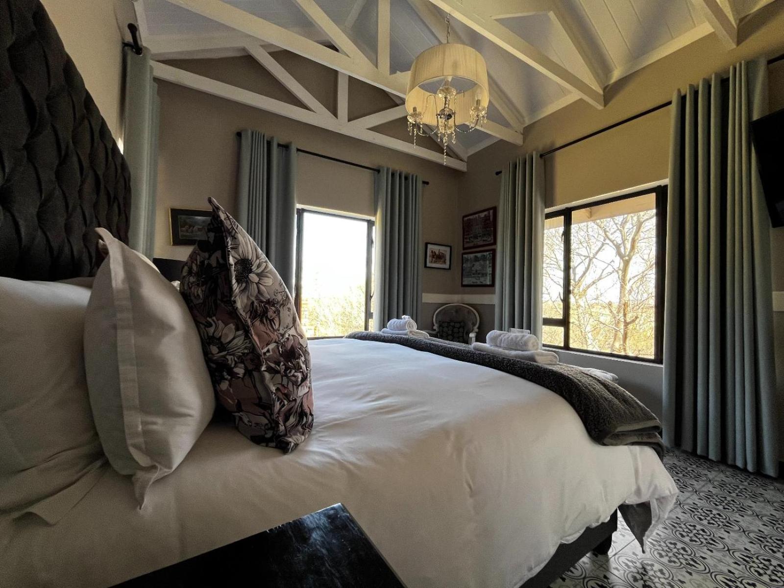 Luxury King Room - Photo 14