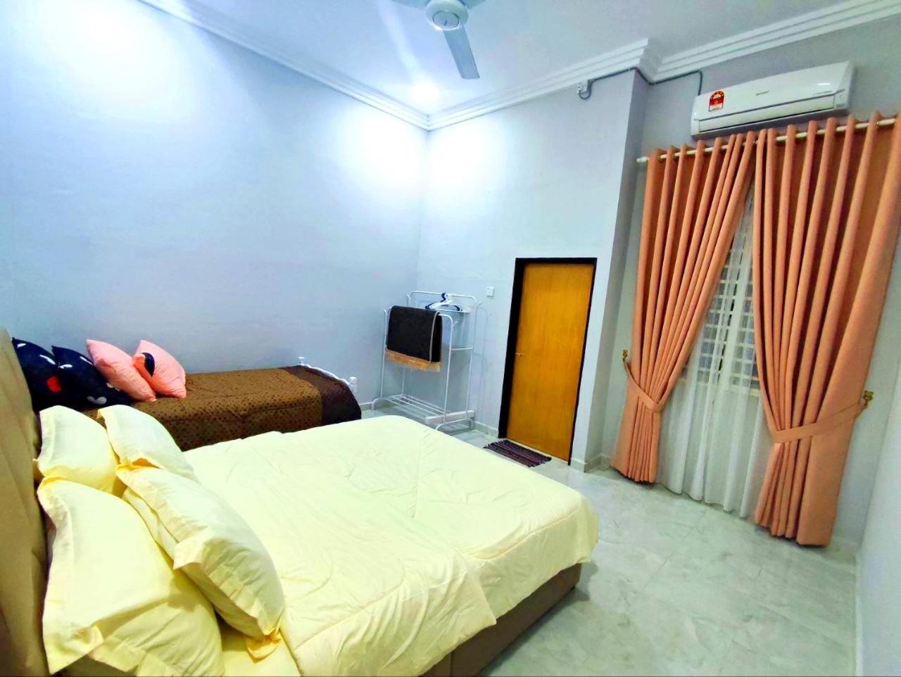 Four-Bedroom House photo 3