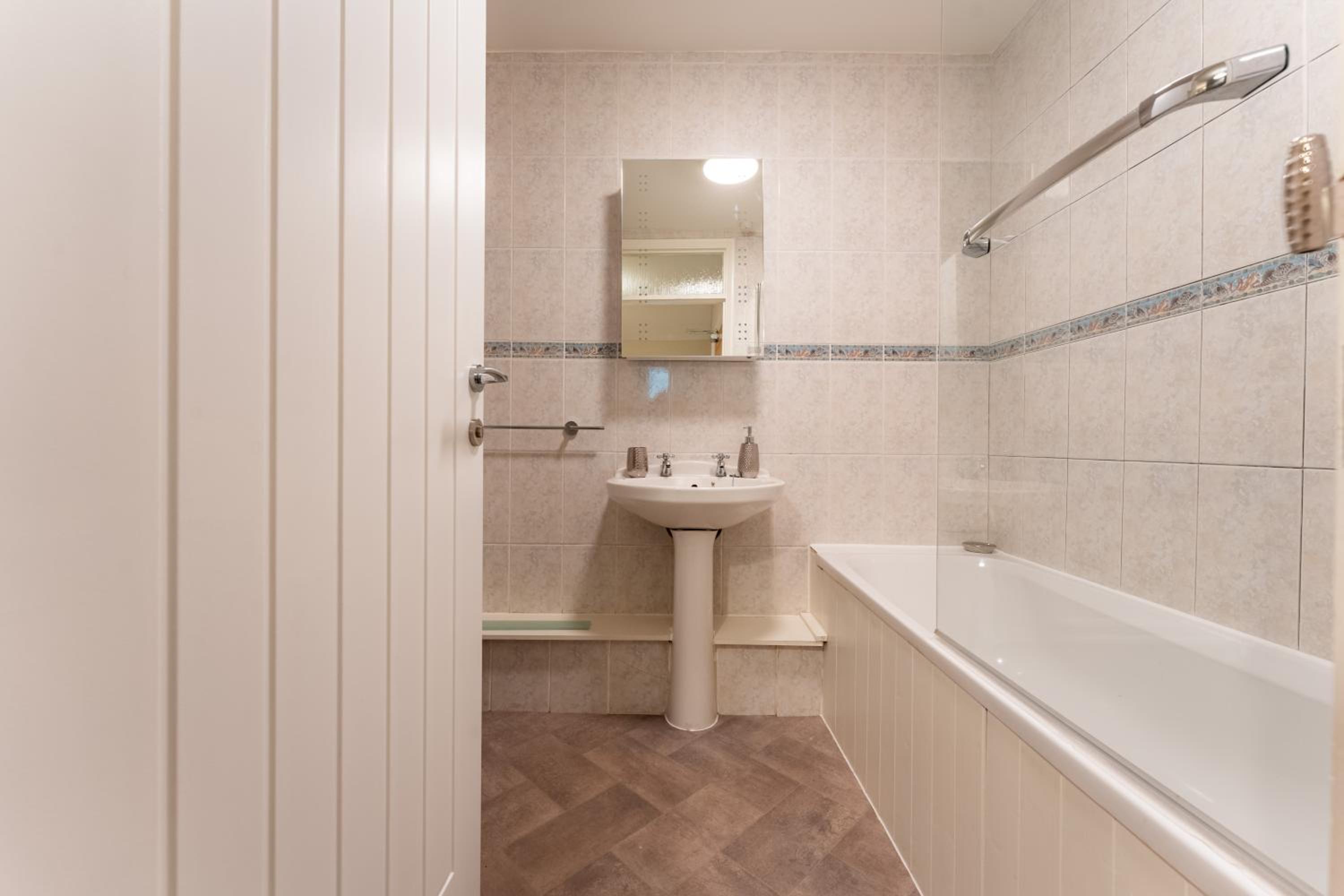 Deluxe Double Room with Shower photo 3