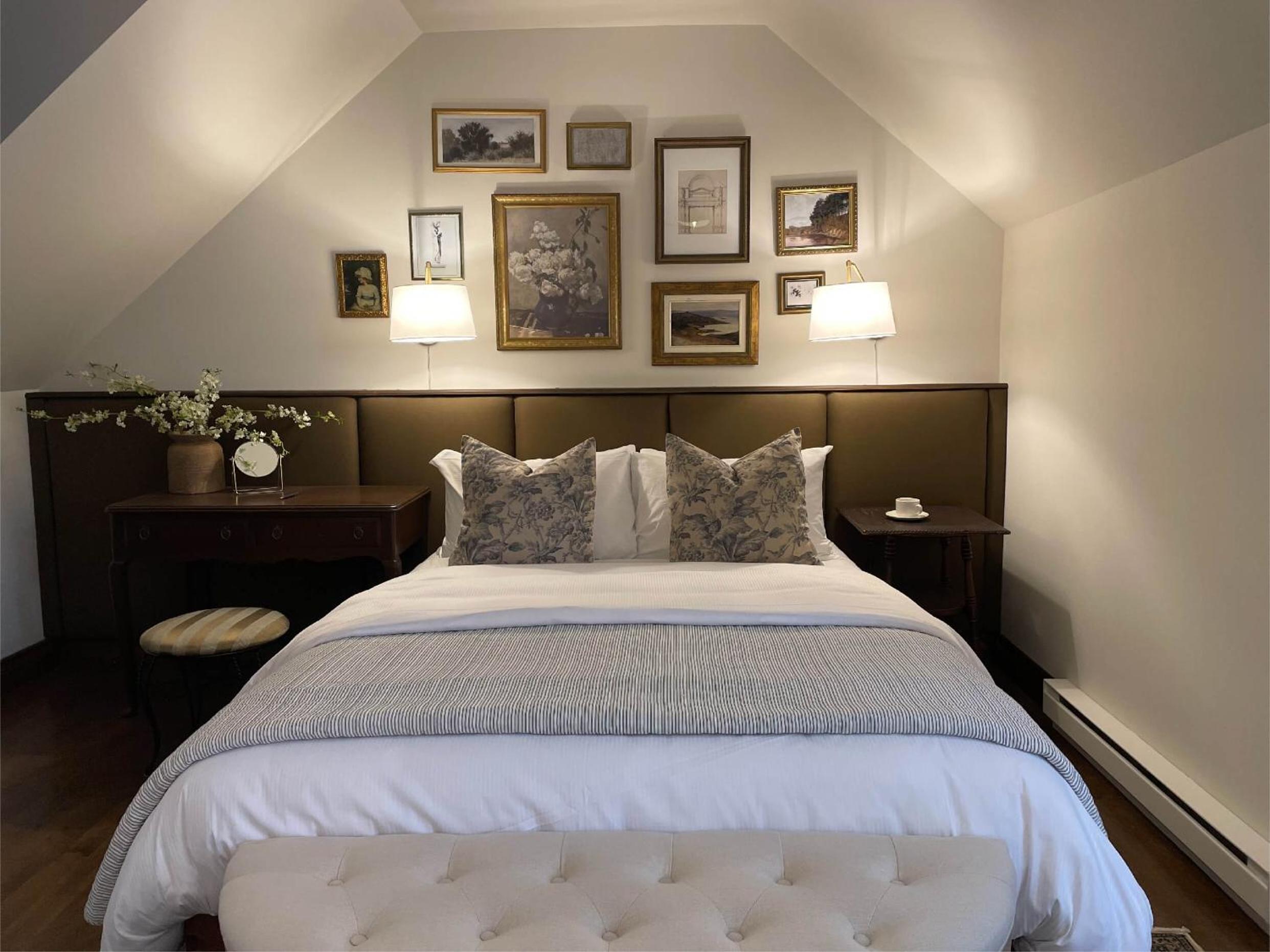 Deluxe Queen Suite photo 1