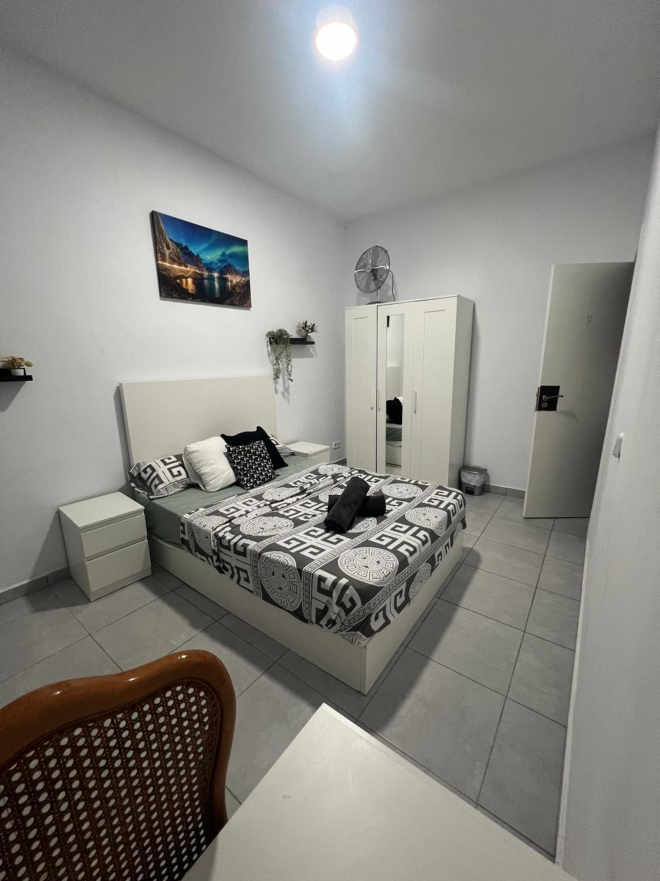 Habitación Queen con Baño Compartido
