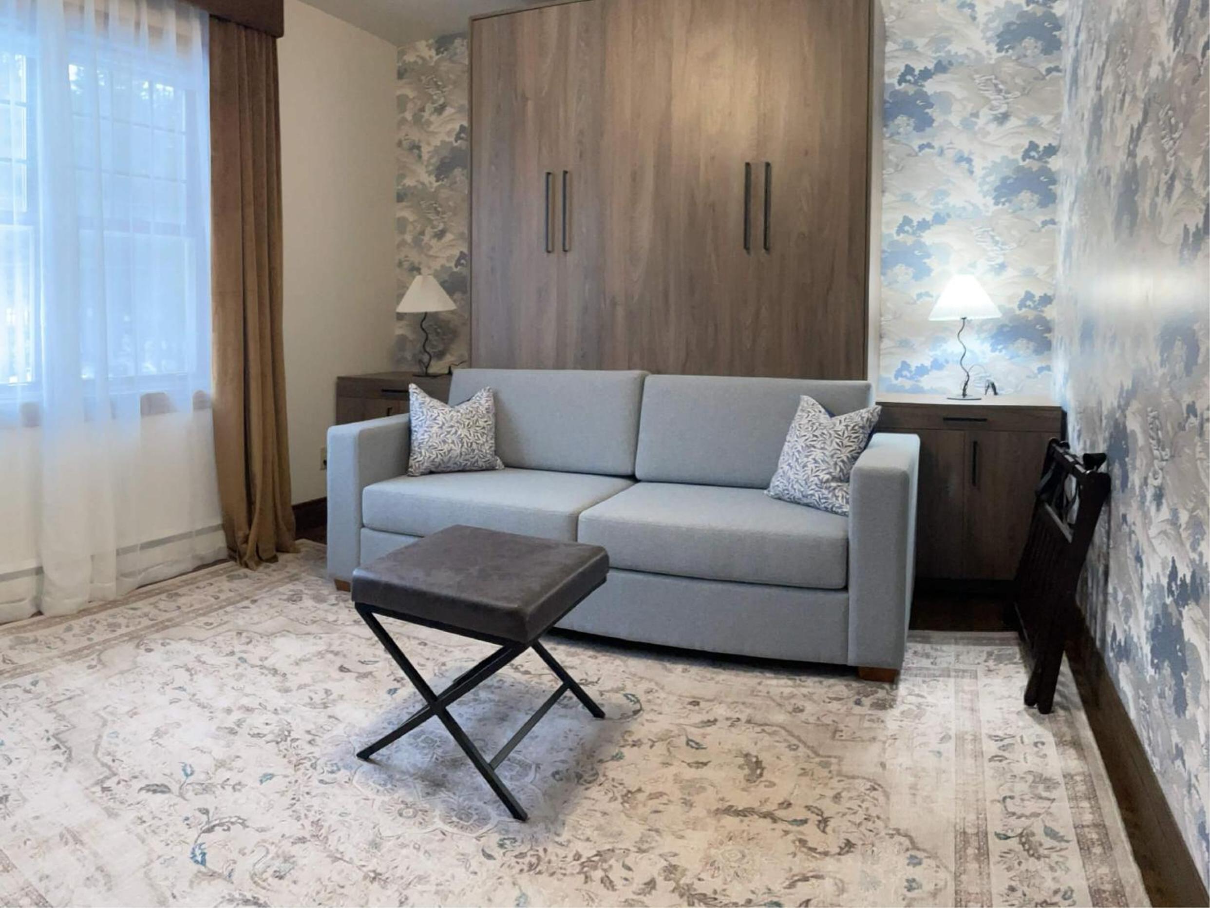 Queen Room photo 2