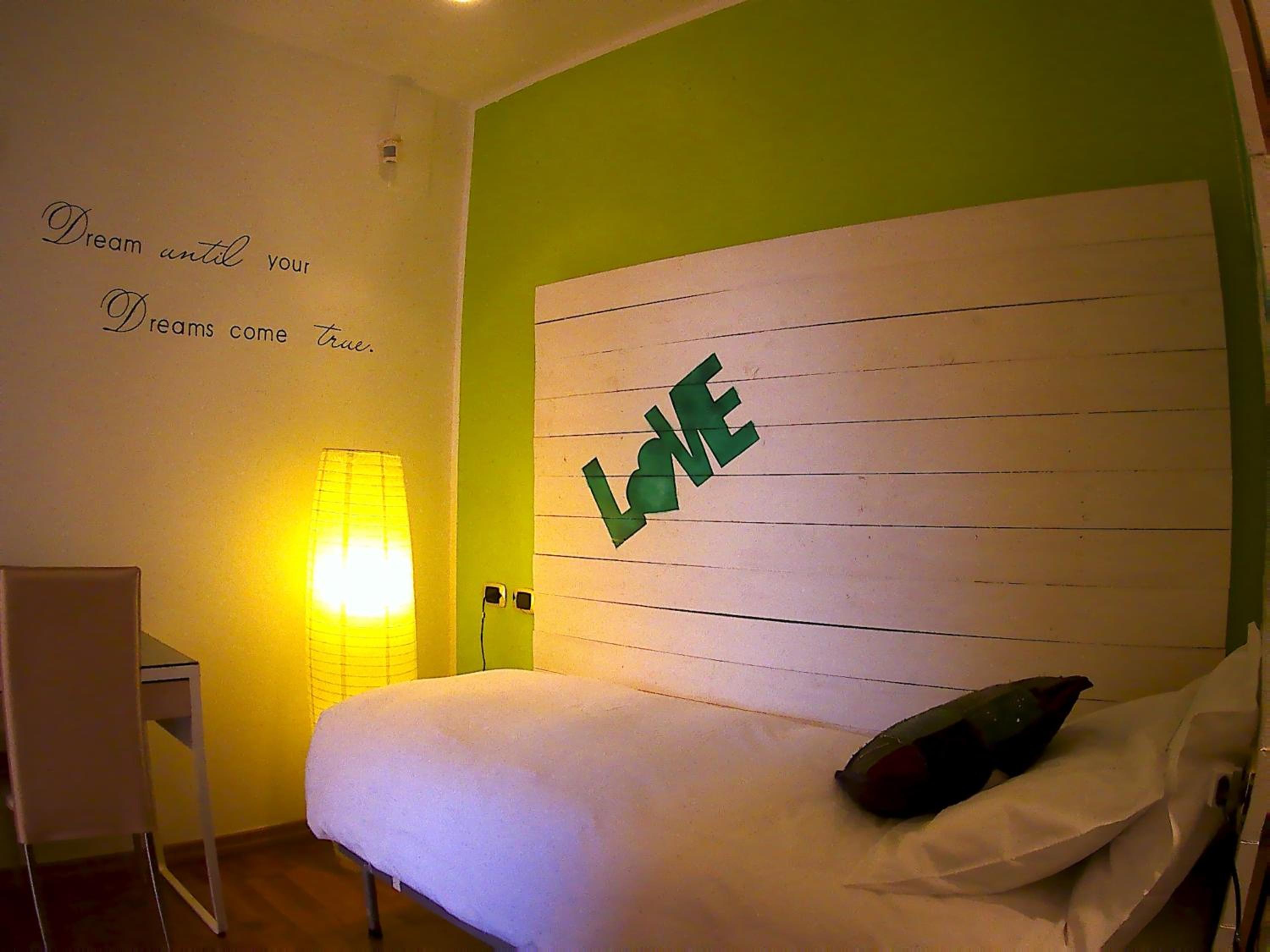 Standard Double Room - Photo 4