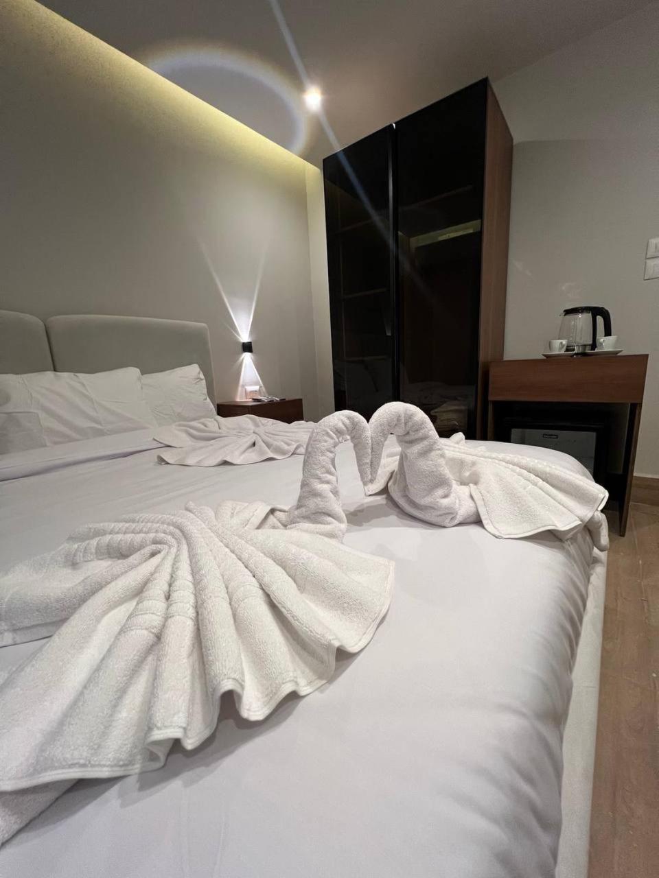 Deluxe Double Room (2 Adults + 1 Child)
