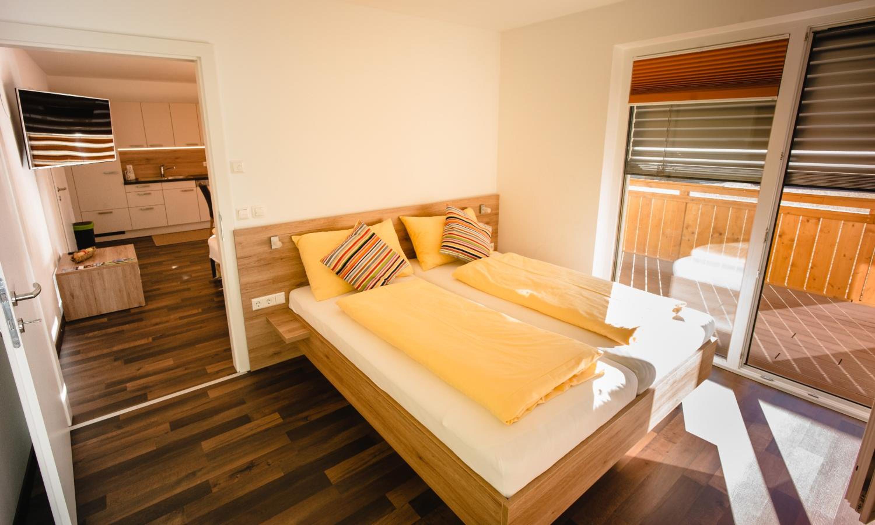 One-Bedroom Apartment With Balcony - Annex