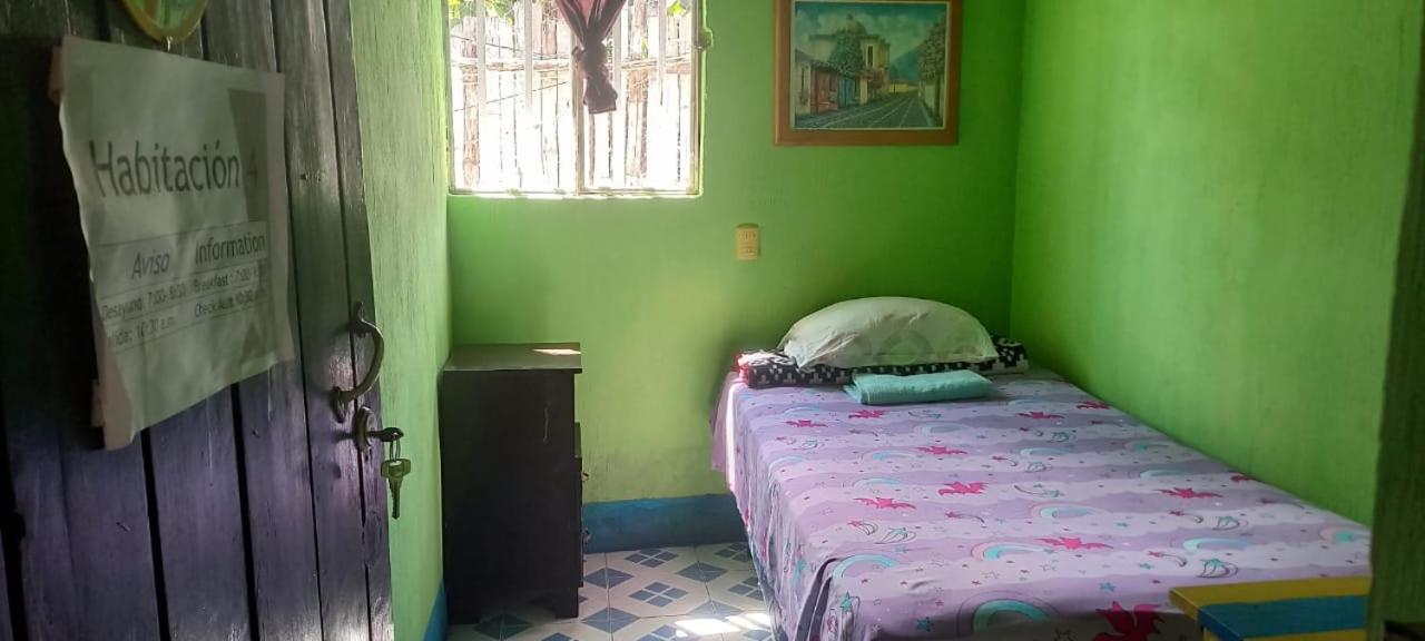 Single Room with Shared Bathroom photo 3