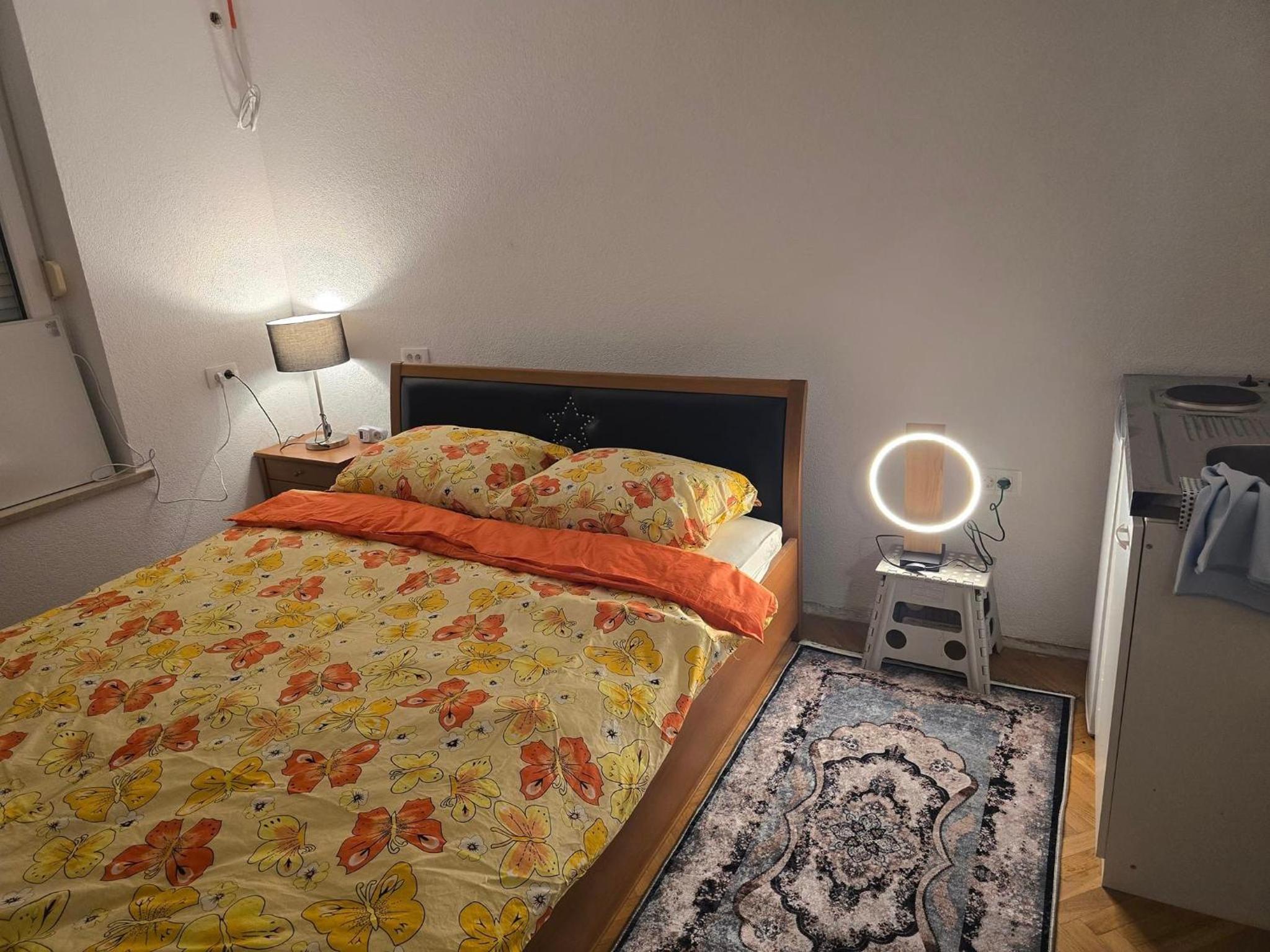 One-Bedroom Apartment photo 1