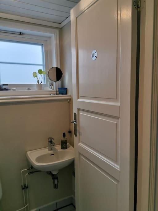 One-Bedroom Apartment with Balcony photo 2