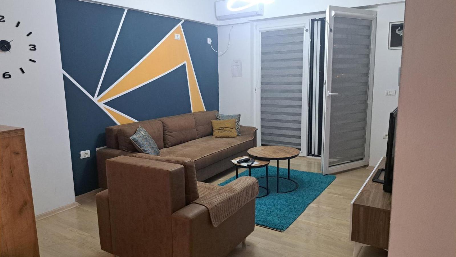 One-Bedroom Apartment photo 2