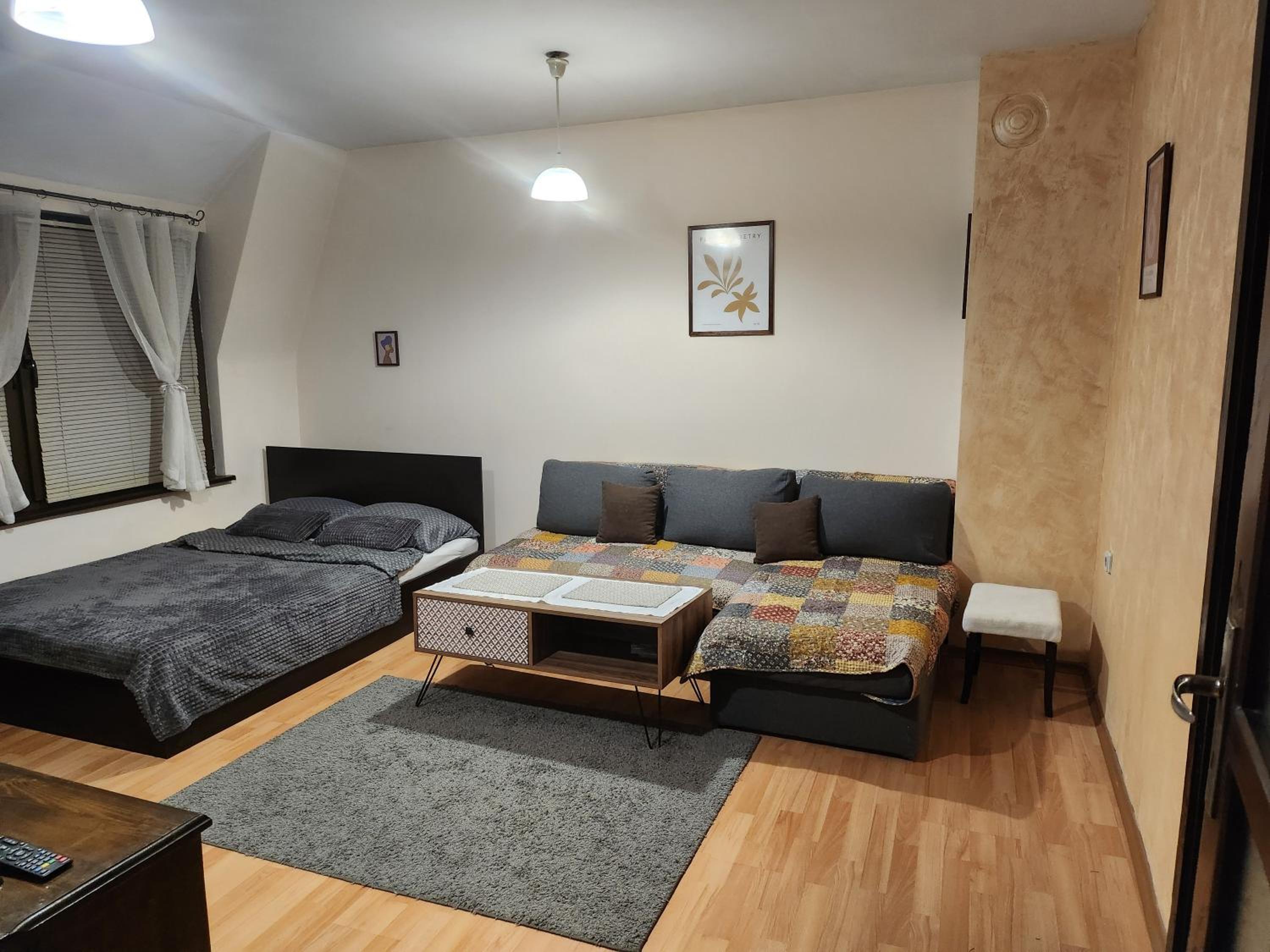 One-Bedroom Apartment photo 1