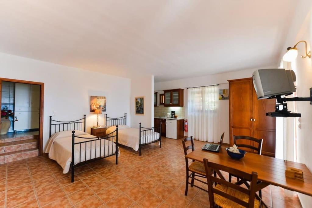 Three-Bedroom Villa photo 1
