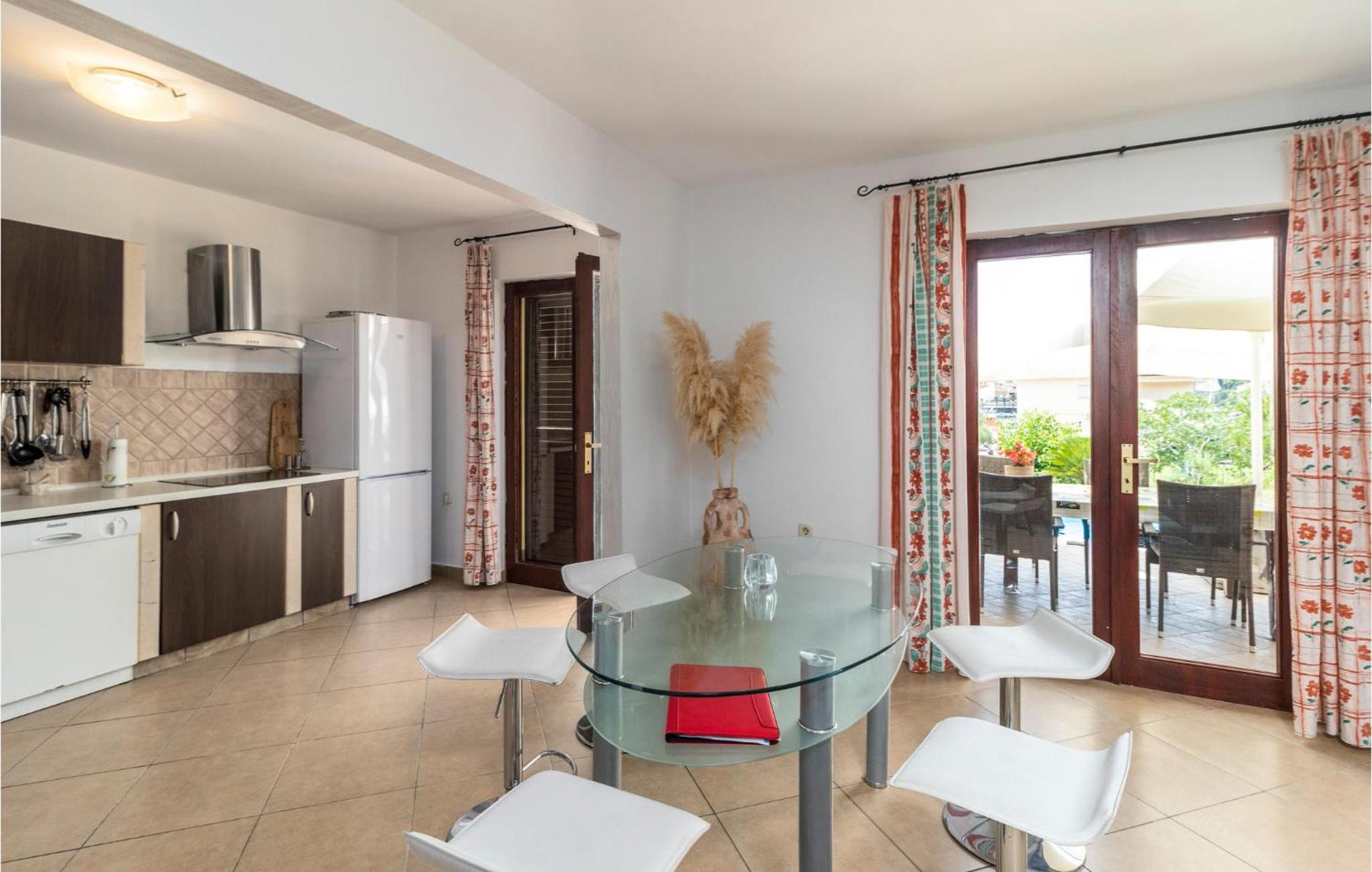 Five-Bedroom Holiday Home photo 2
