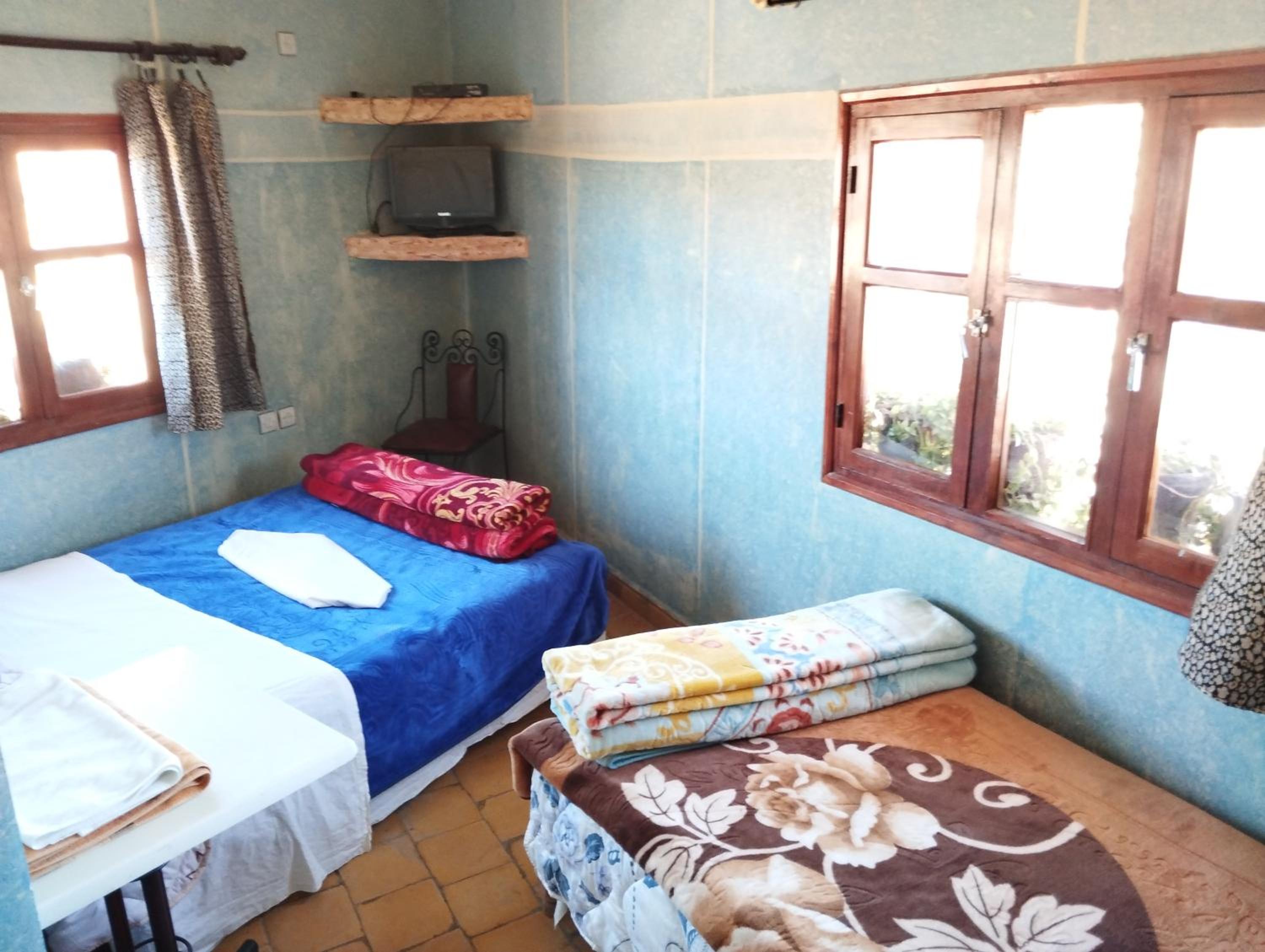 Family Room with Private Bathroom - Photo 6
