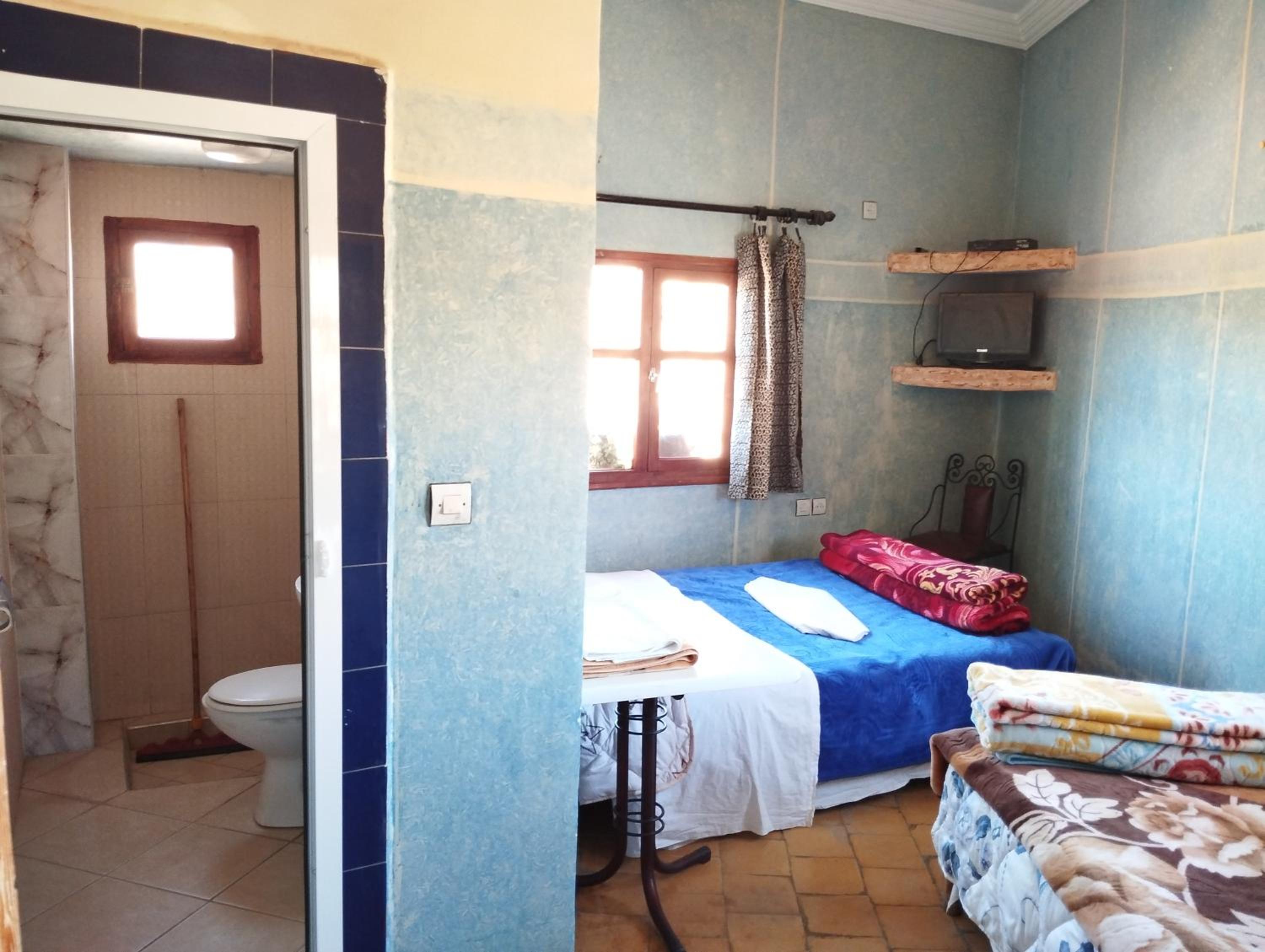 Family Room with Private Bathroom - Photo 7
