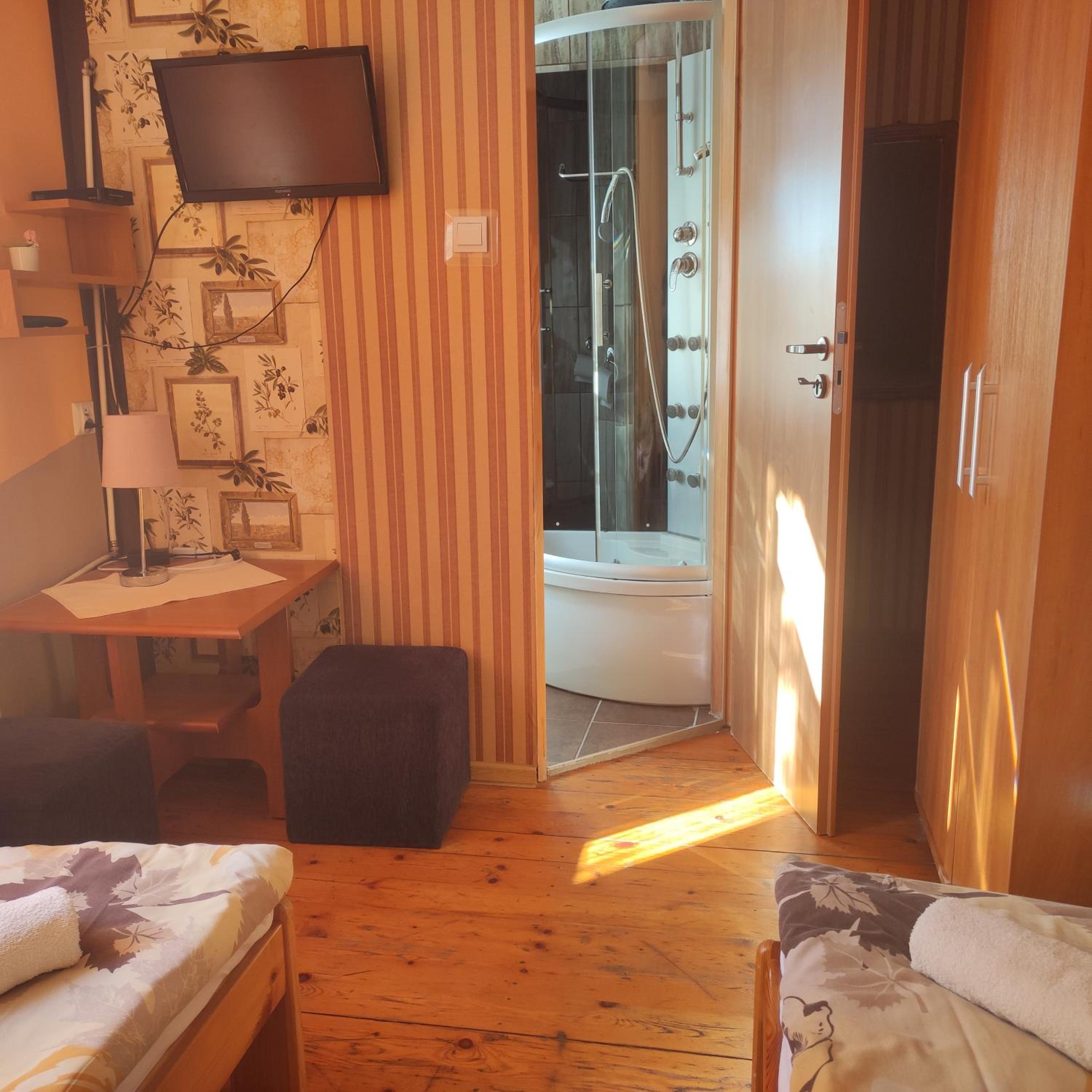 Standard Twin Room with Mountain View photo 2