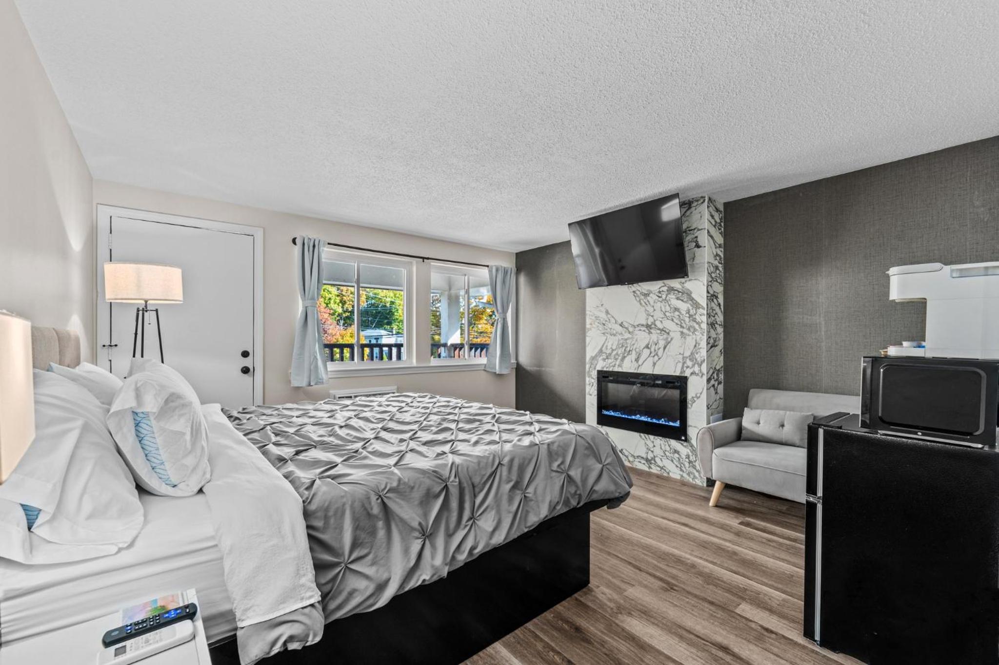 Deluxe King Room