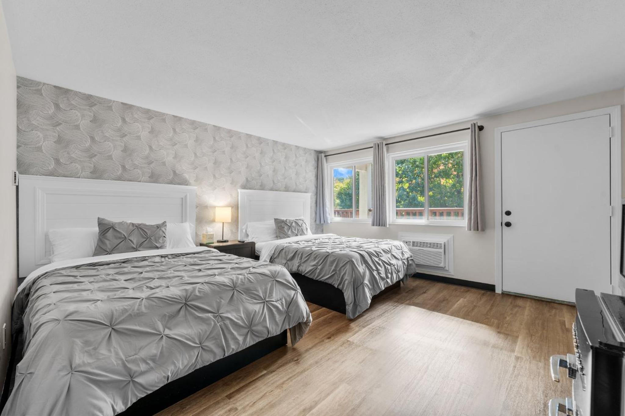 Queen Room photo 1