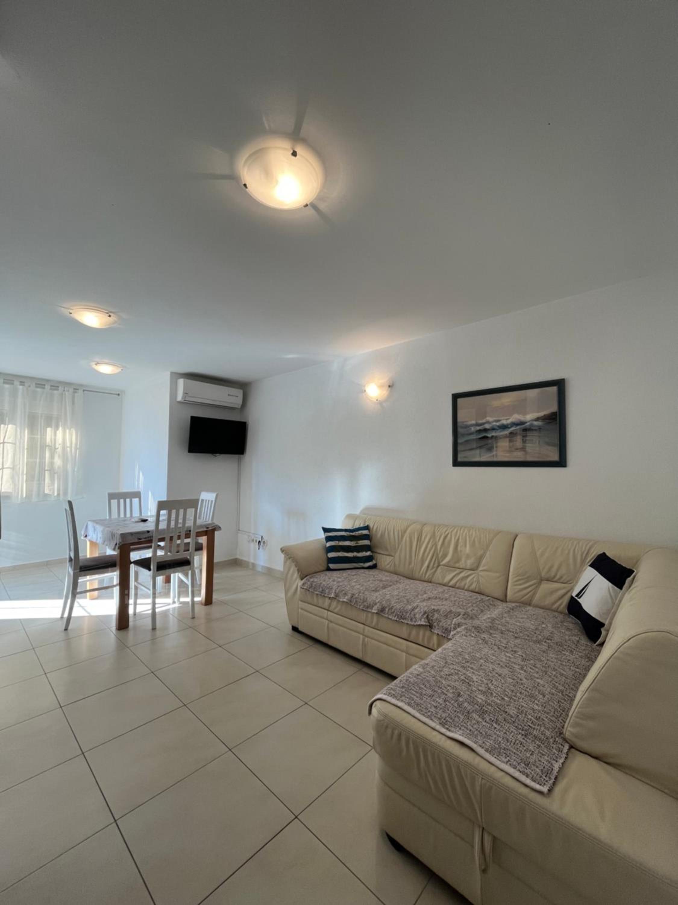 Apartment with Balcony photo 2