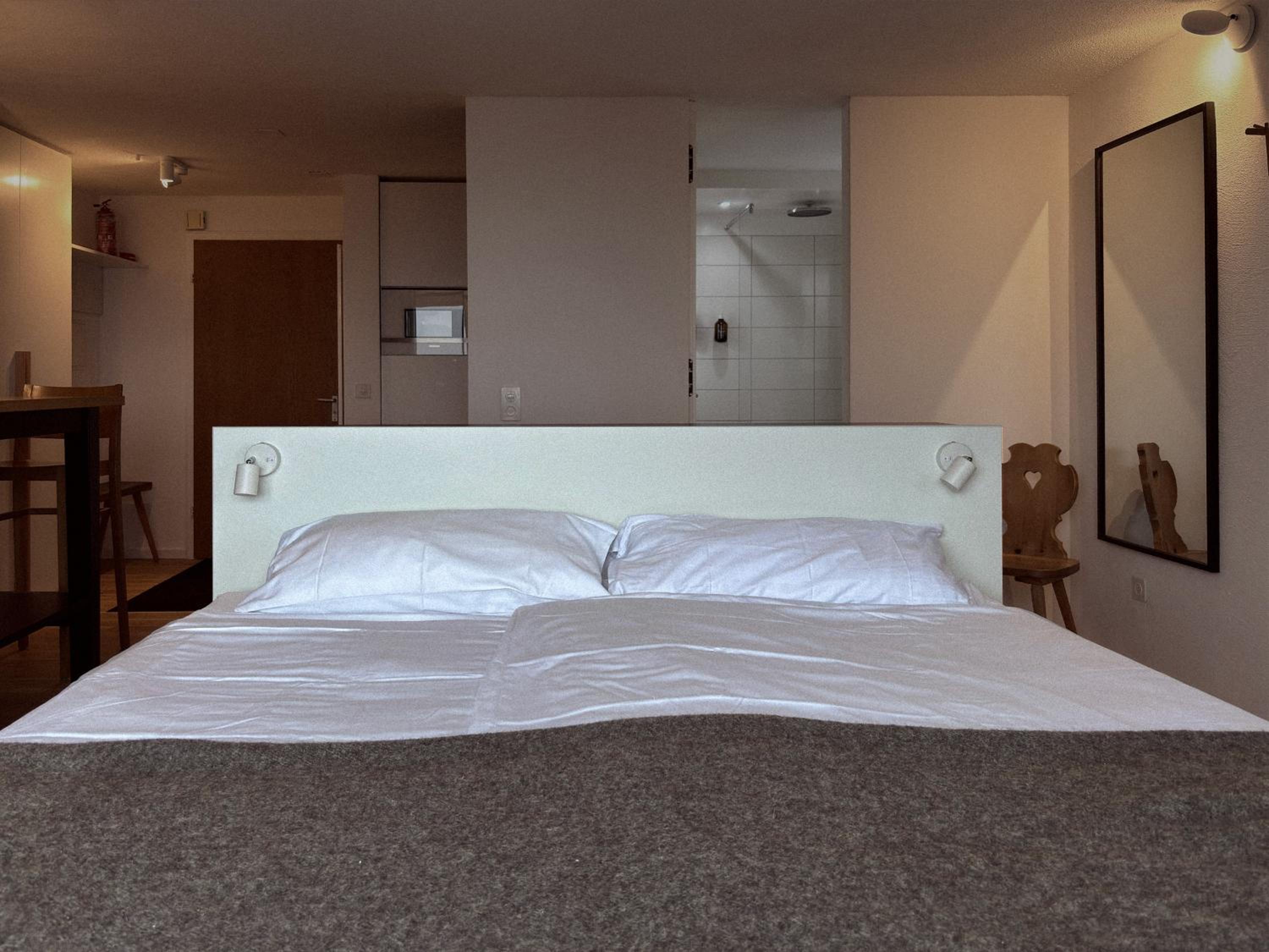 One-Bedroom Apartment photo 1