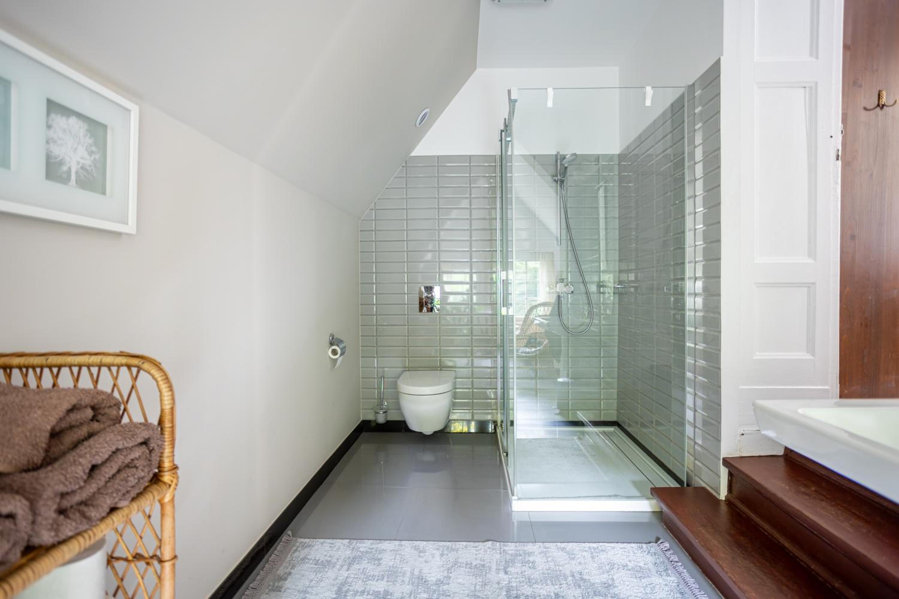 Apartment with Shower - Photo 13
