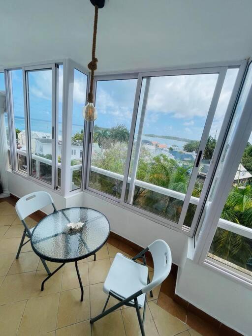 Two-Bedroom Apartment with Balcony and Sea View photo 2
