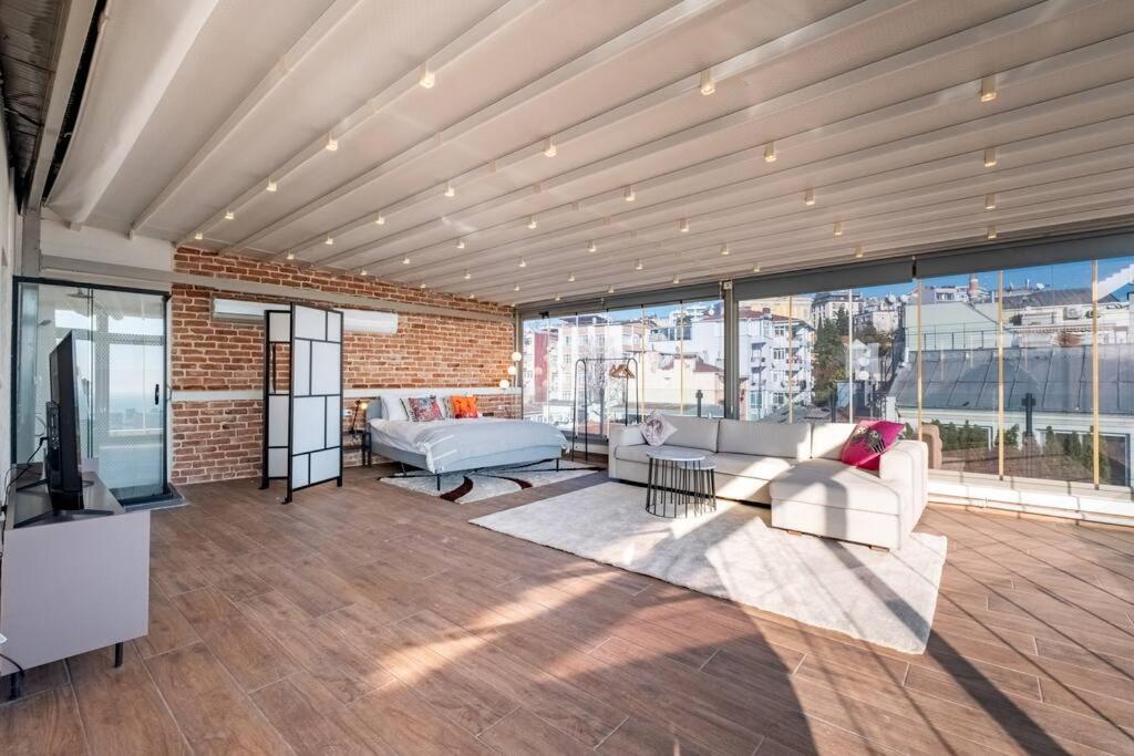 One-Bedroom Apartment With View photo 1