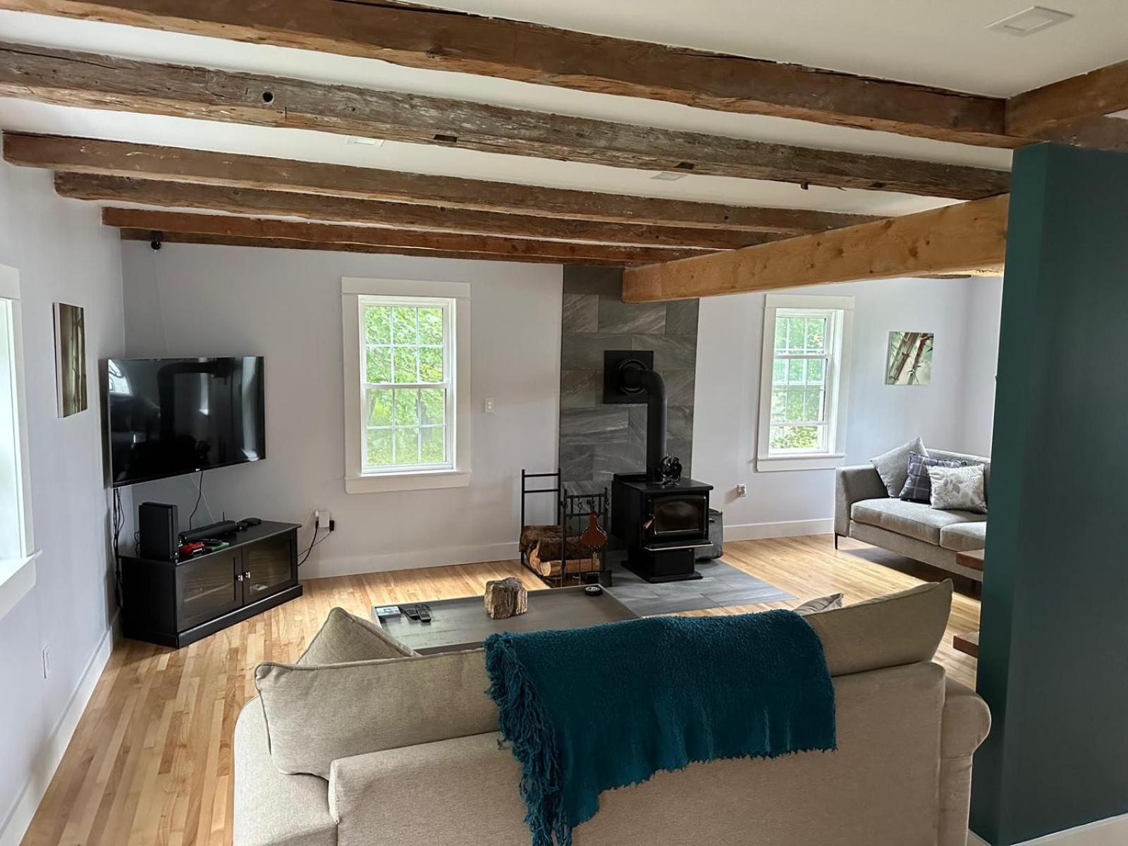 Three-Bedroom House photo 3