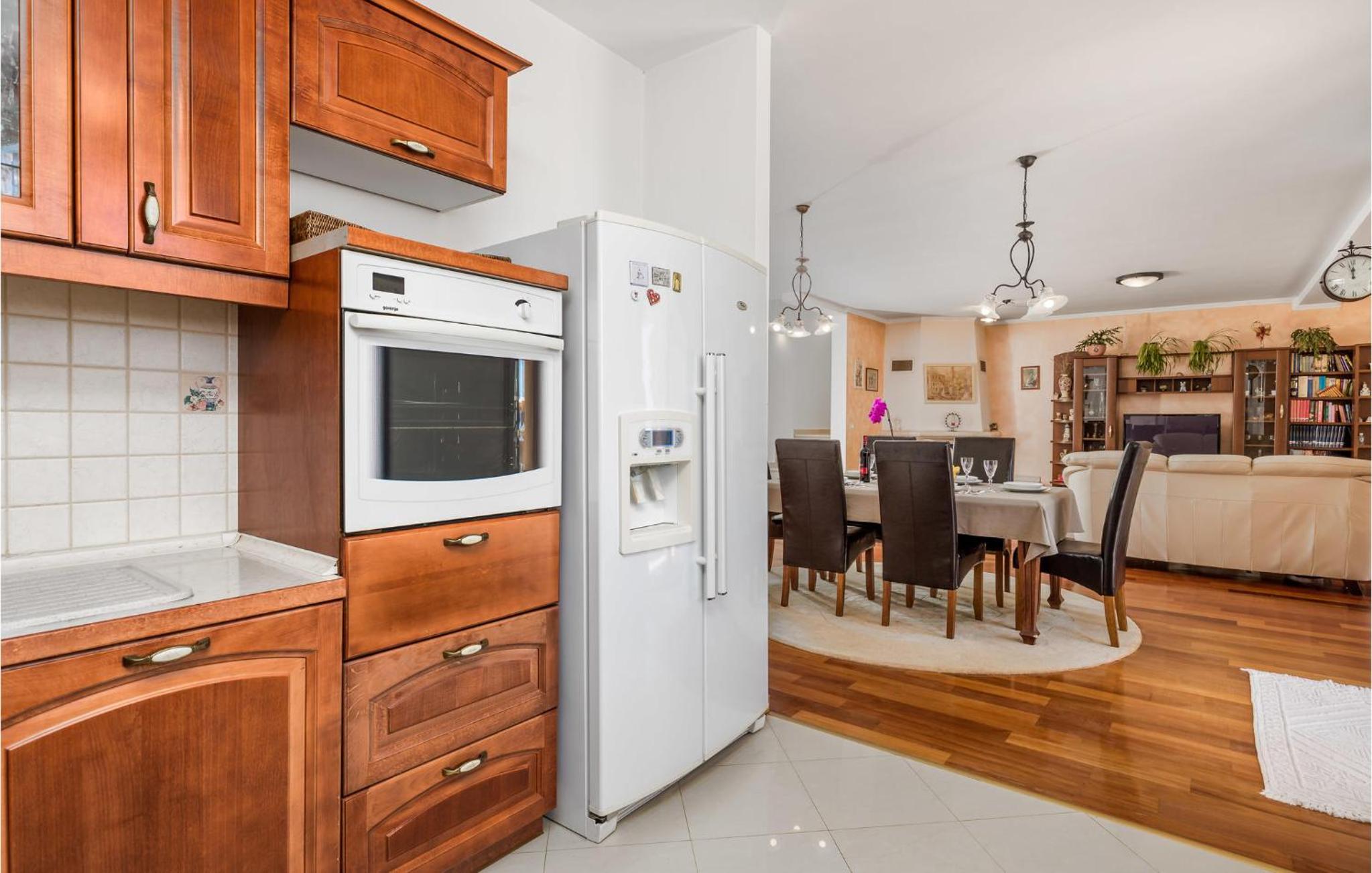 Three-Bedroom Vacation Home  photo 2