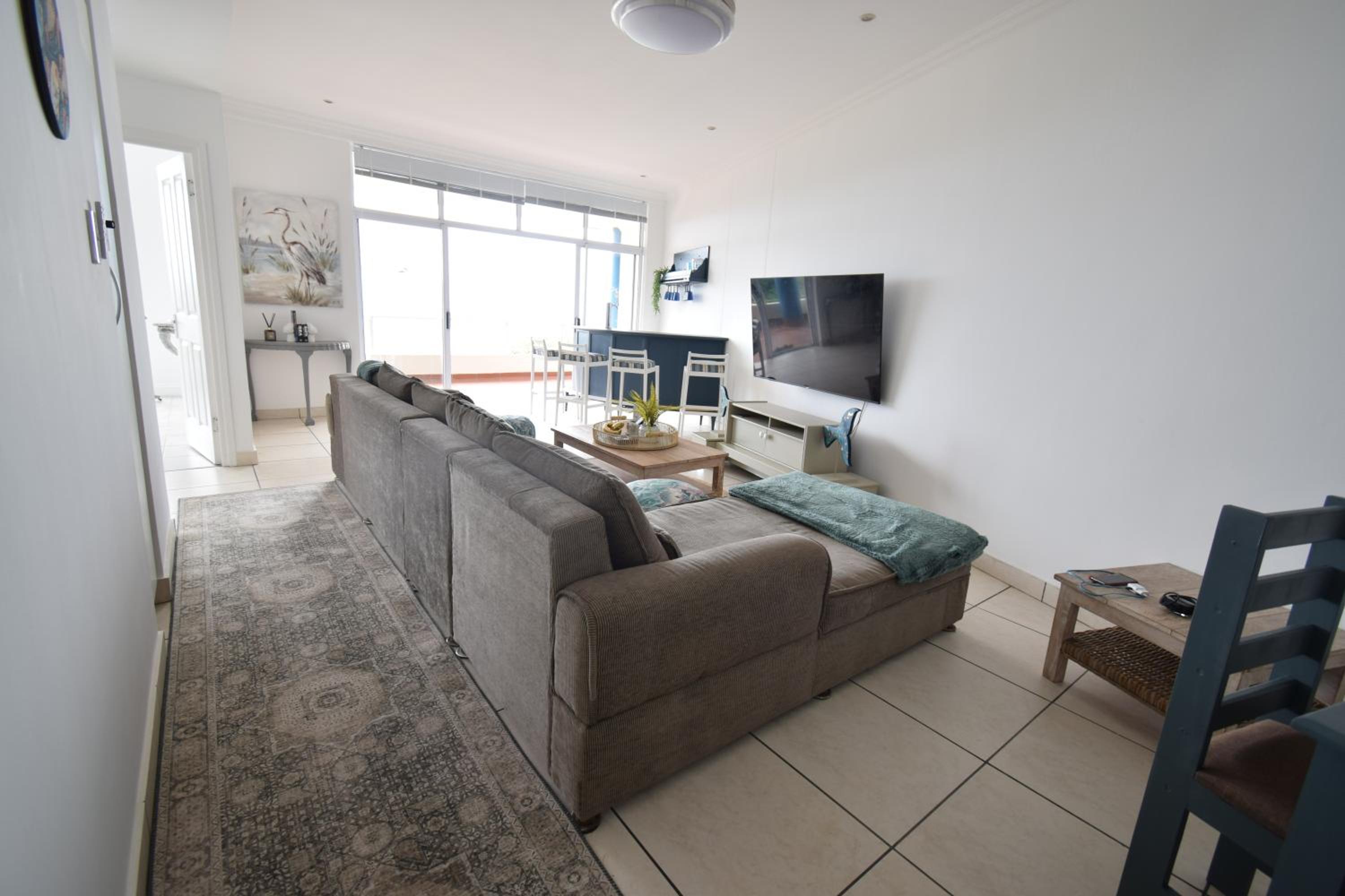 Three-Bedroom Apartment photo 2