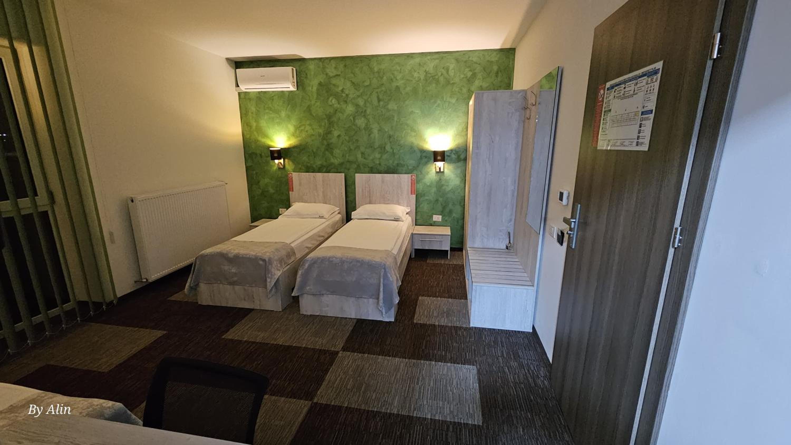 Economy Triple Room photo 1