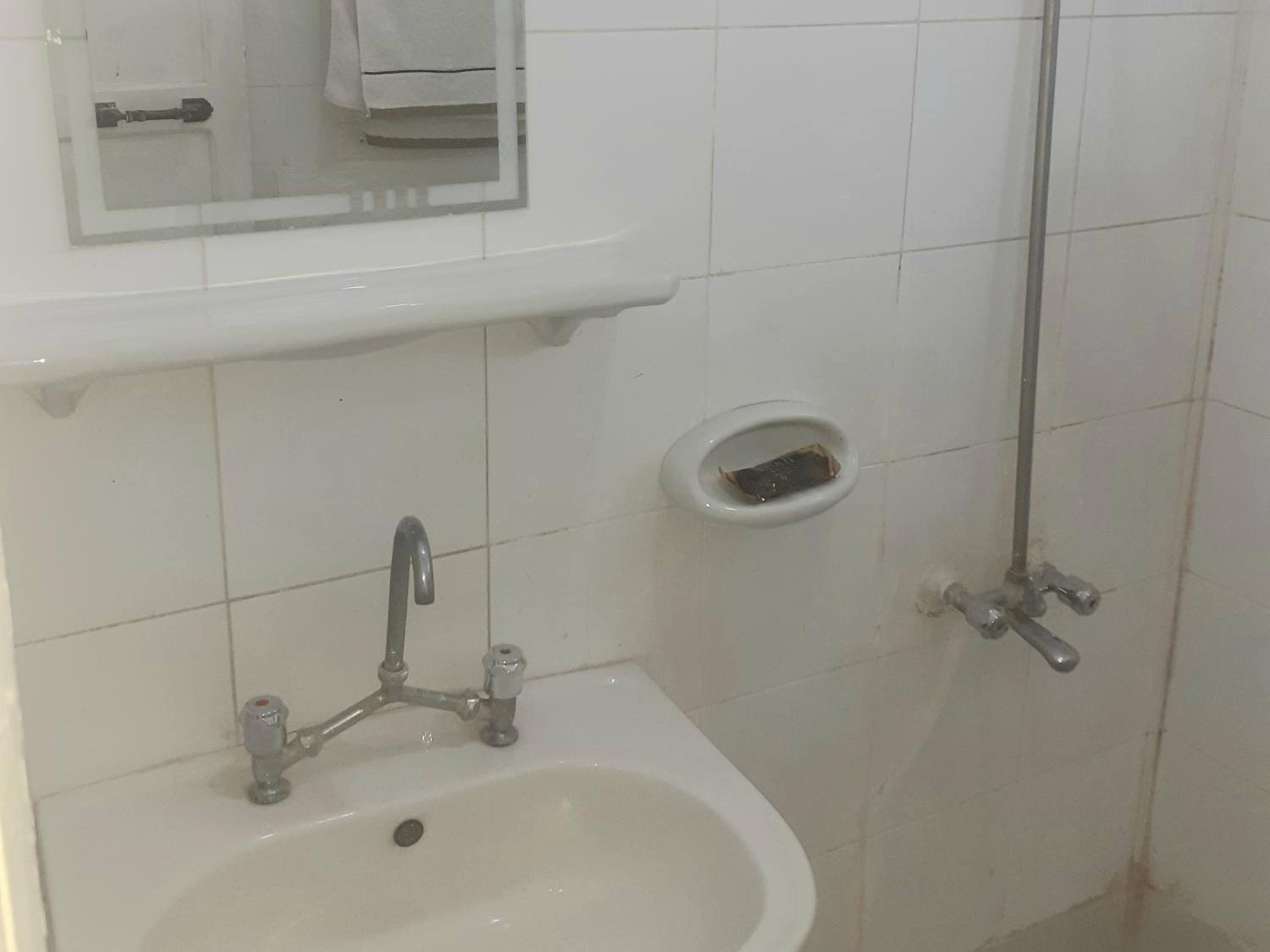 Triple Room with Private Bathroom - Photo 2
