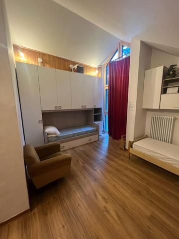 Three-Bedroom Apartment photo 1