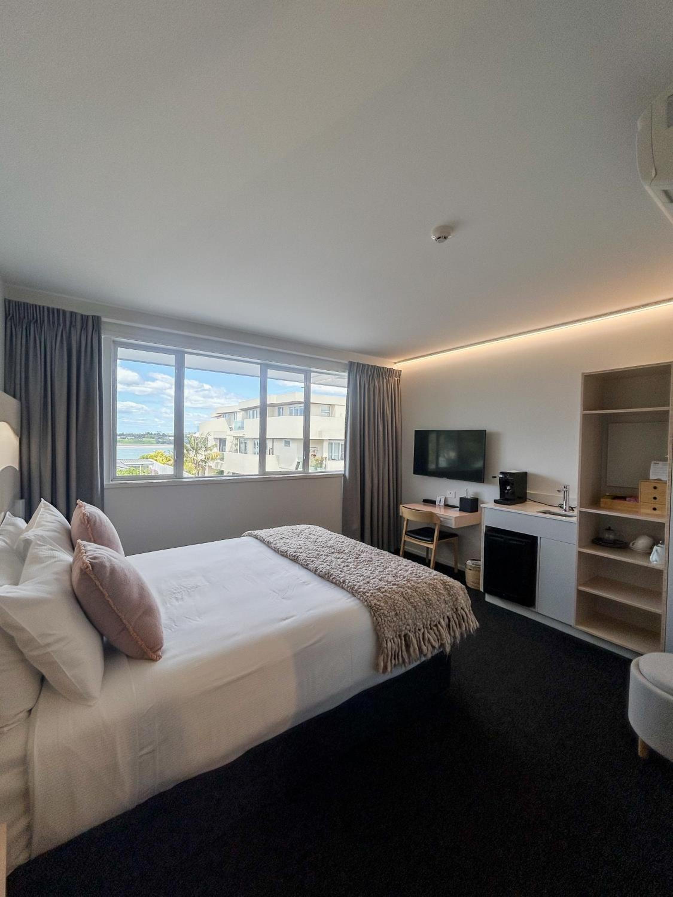 Harbor View Room - Photo 5
