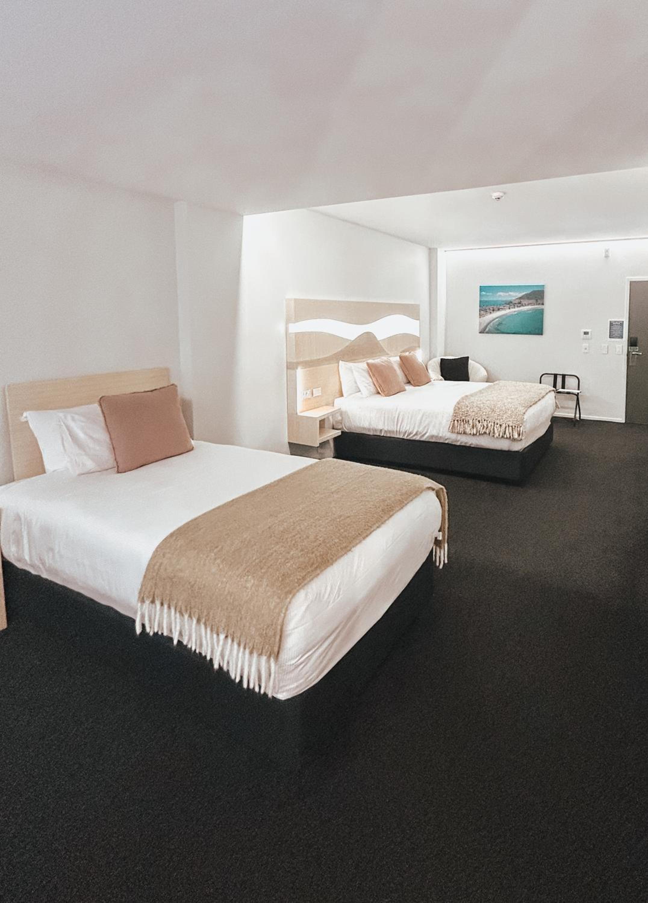 Family and Accessible Suite - Photo 9