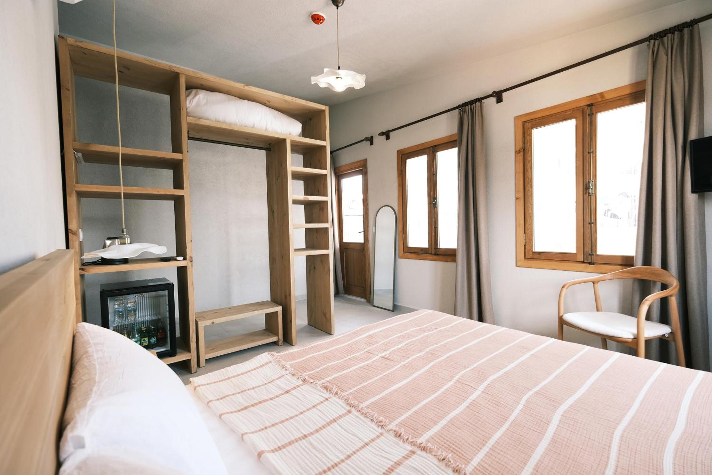 Deluxe Double Room with Balcony - Photo 5
