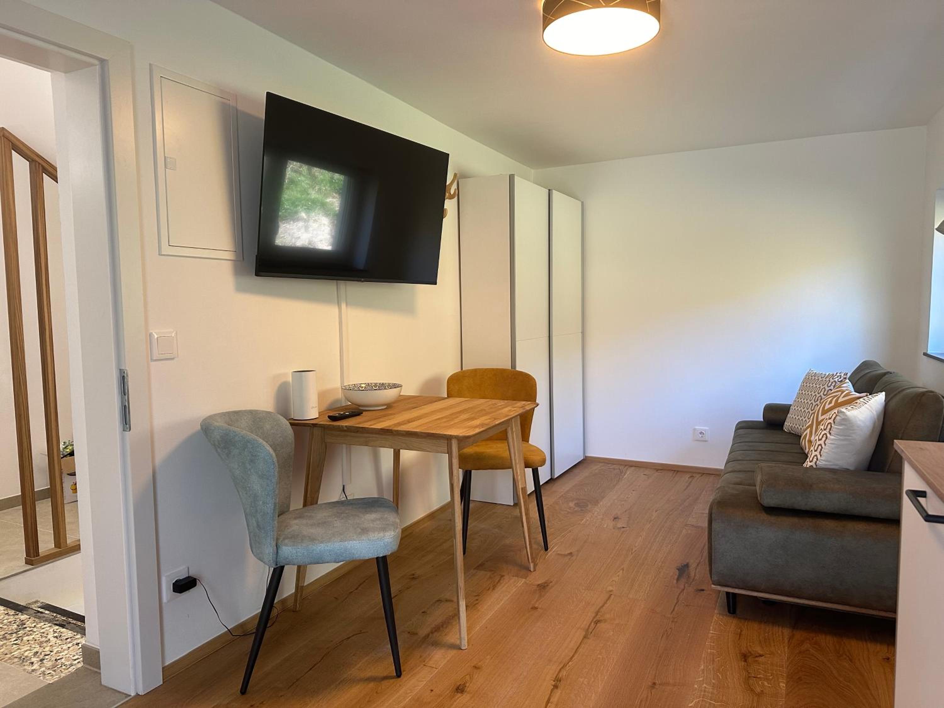 One-Bedroom Apartment with Lake View photo 1