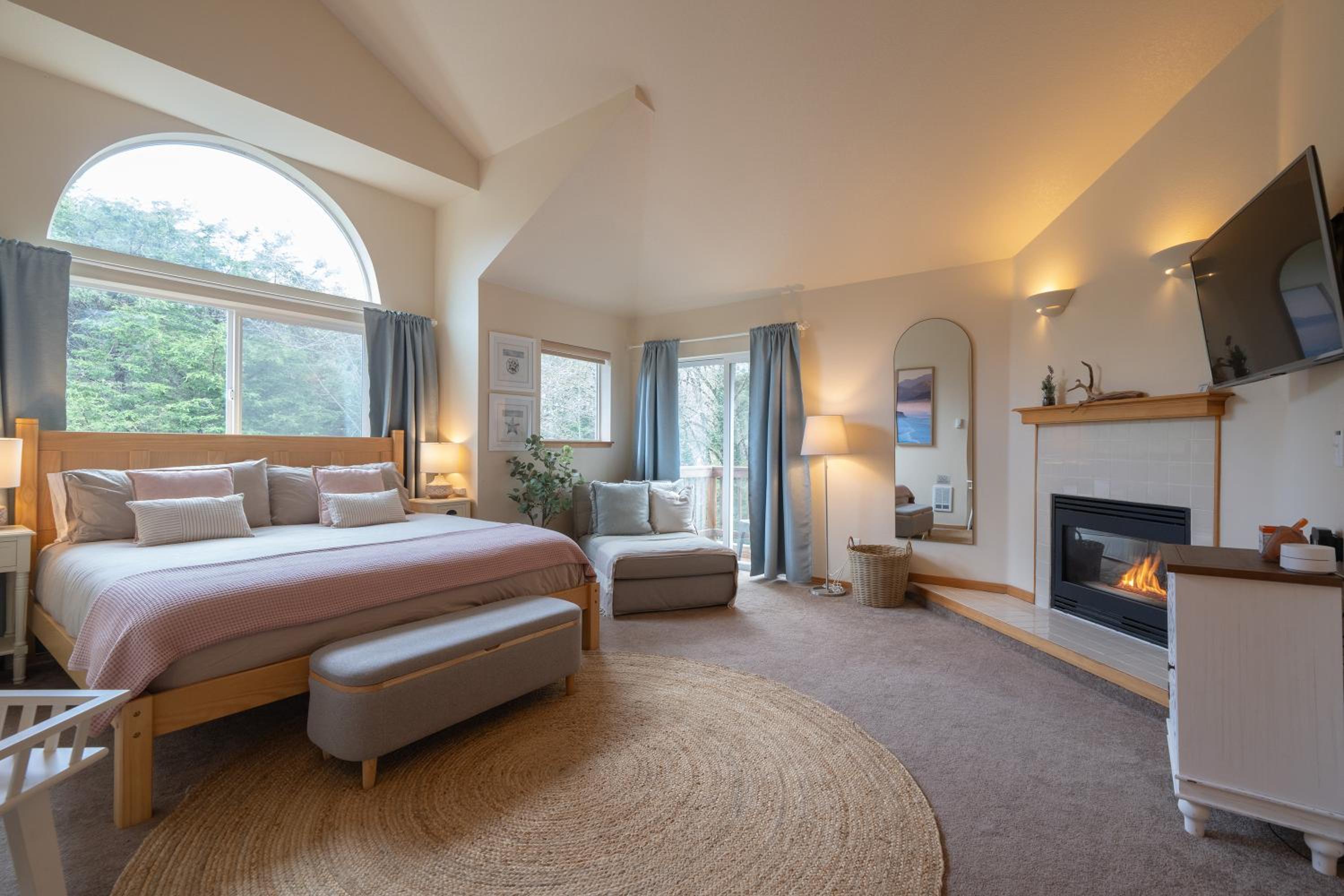 Three-Bedroom Premium Apartment with Balcony photo 1