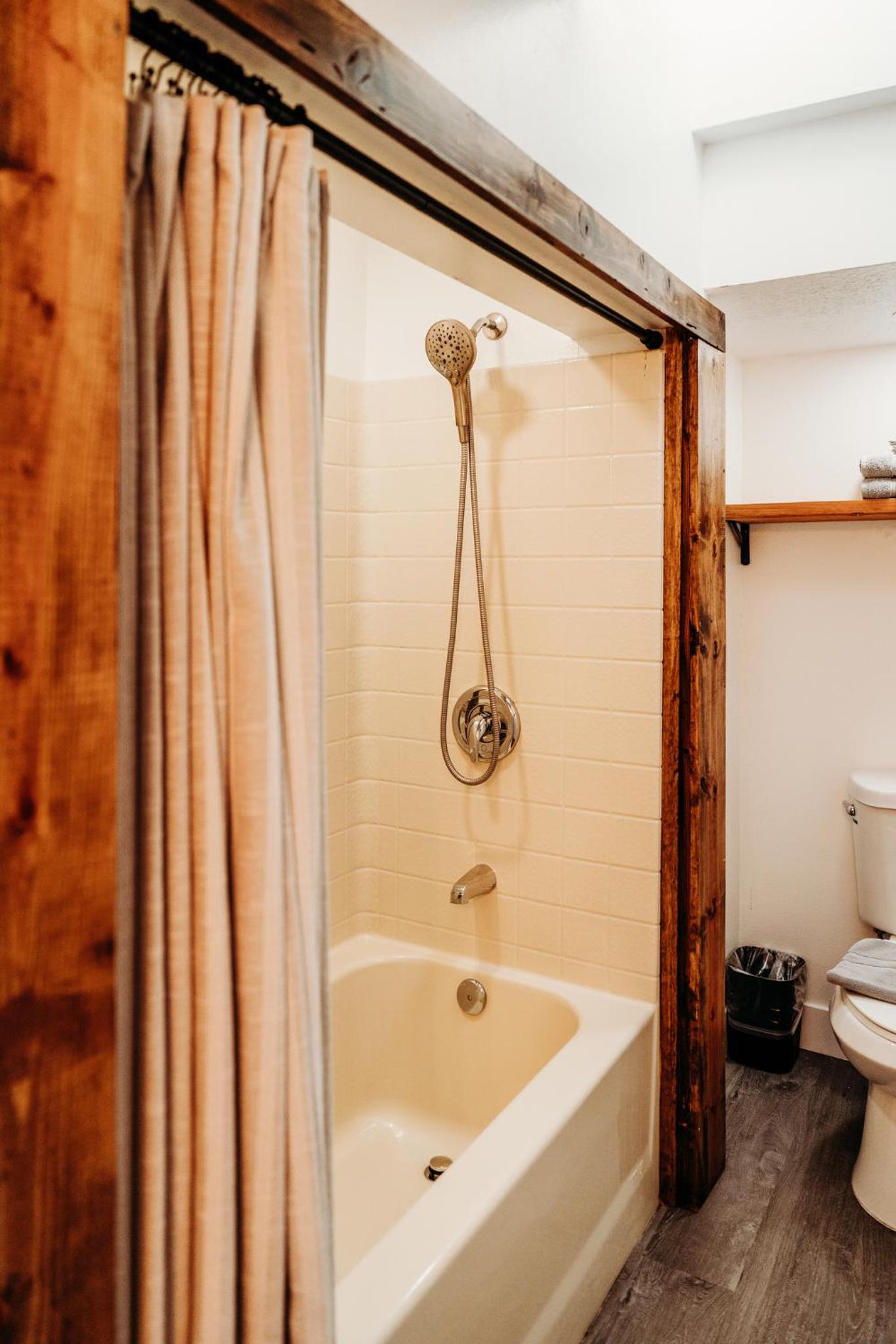 One-Bedroom Cottage - Photo 3
