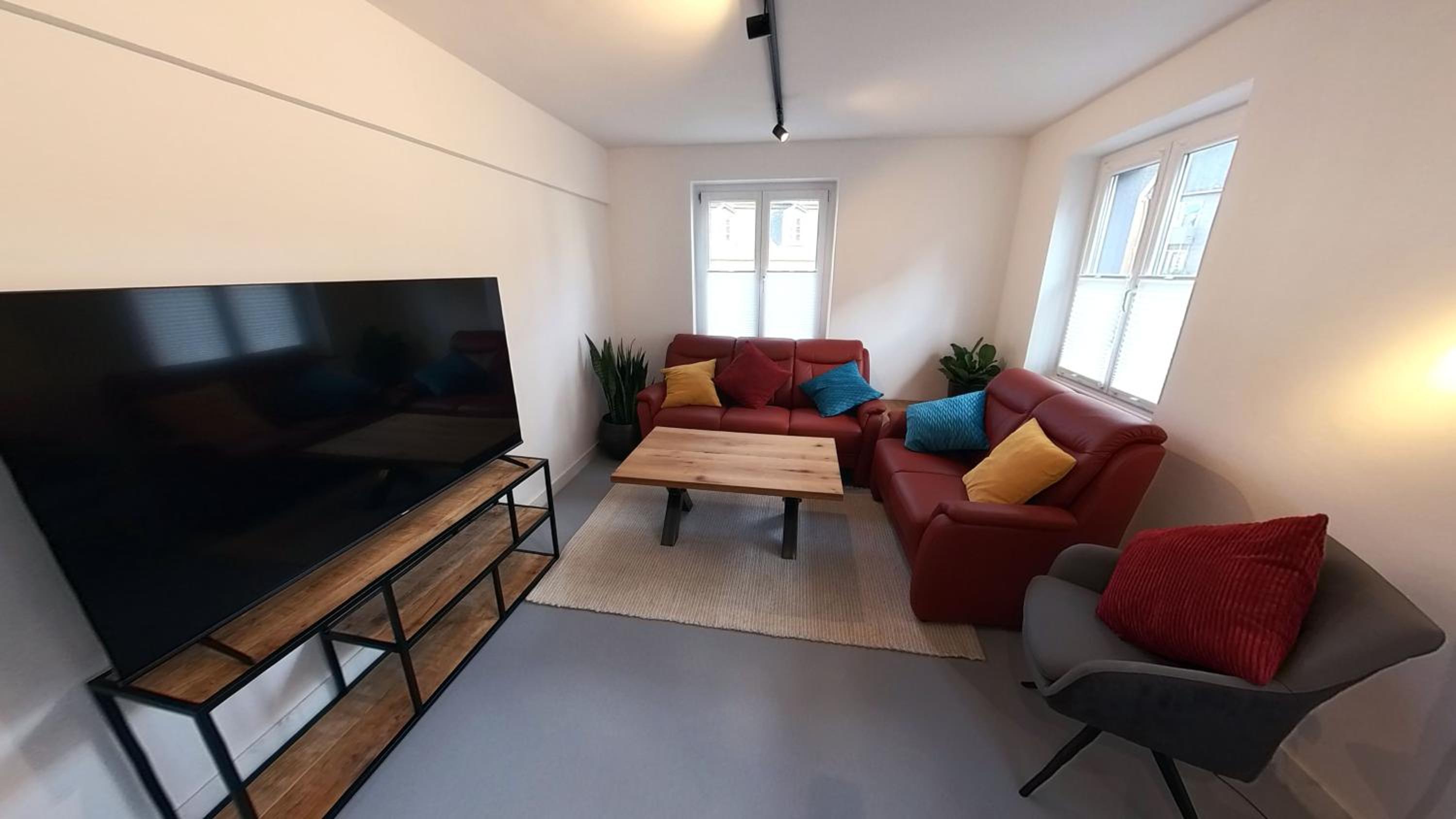 One-Bedroom Apartment photo 1