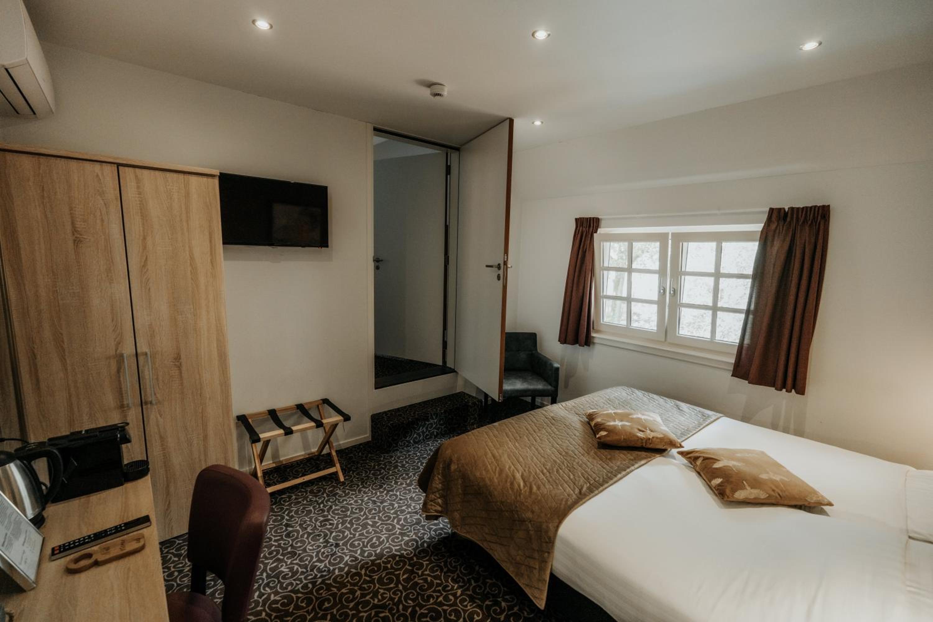 Deluxe Double Room photo 2
