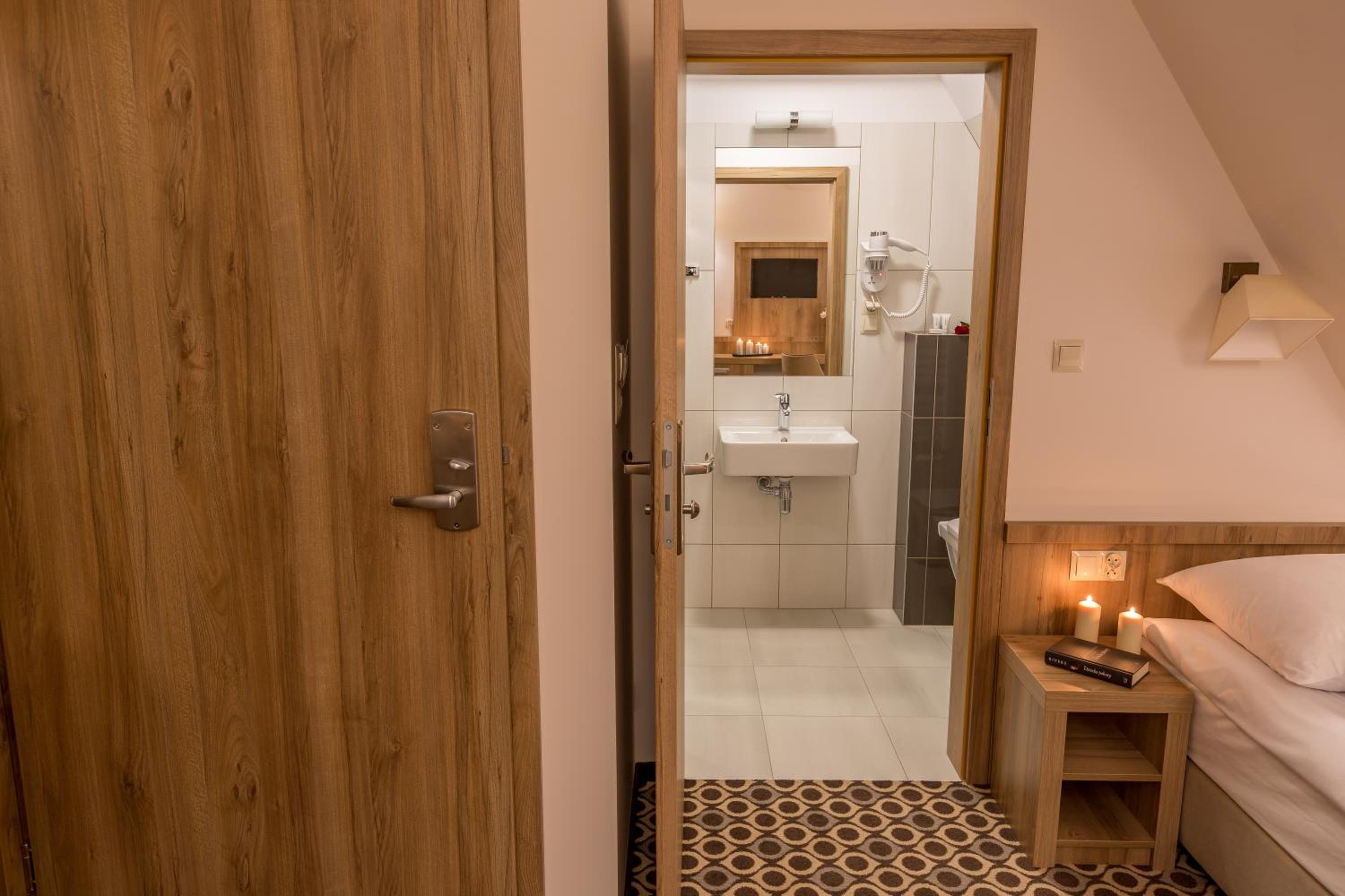 Double or Twin Room with Balcony photo 2