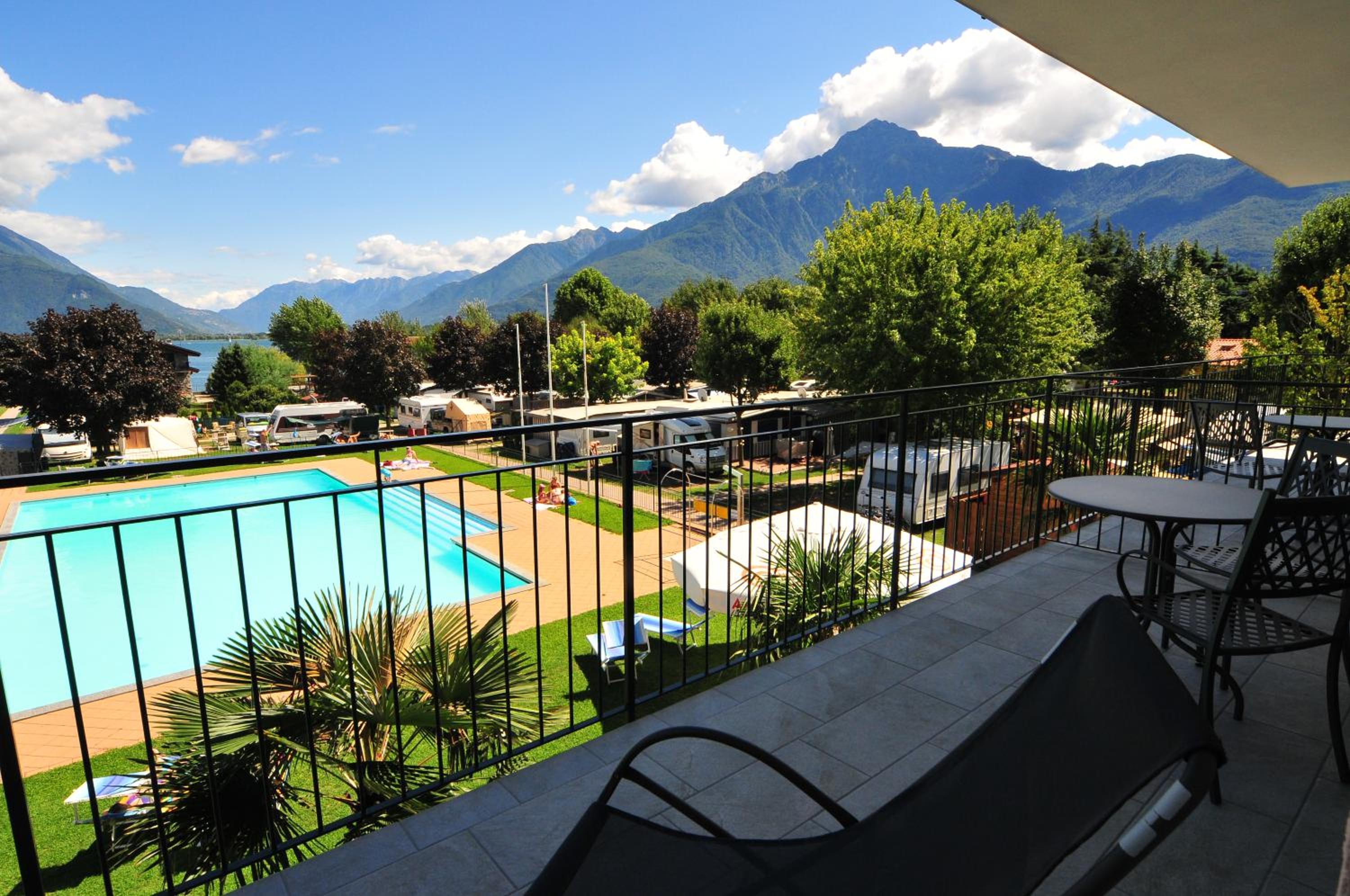 Double or Twin Room with Lake View photo 3