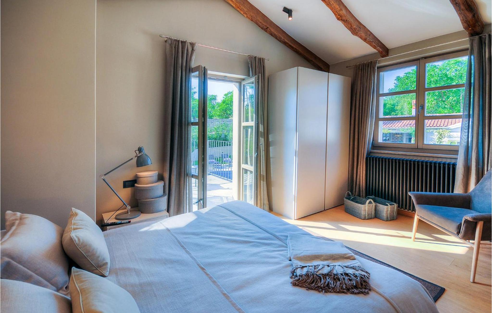 Five-Bedroom Holiday Home photo 2