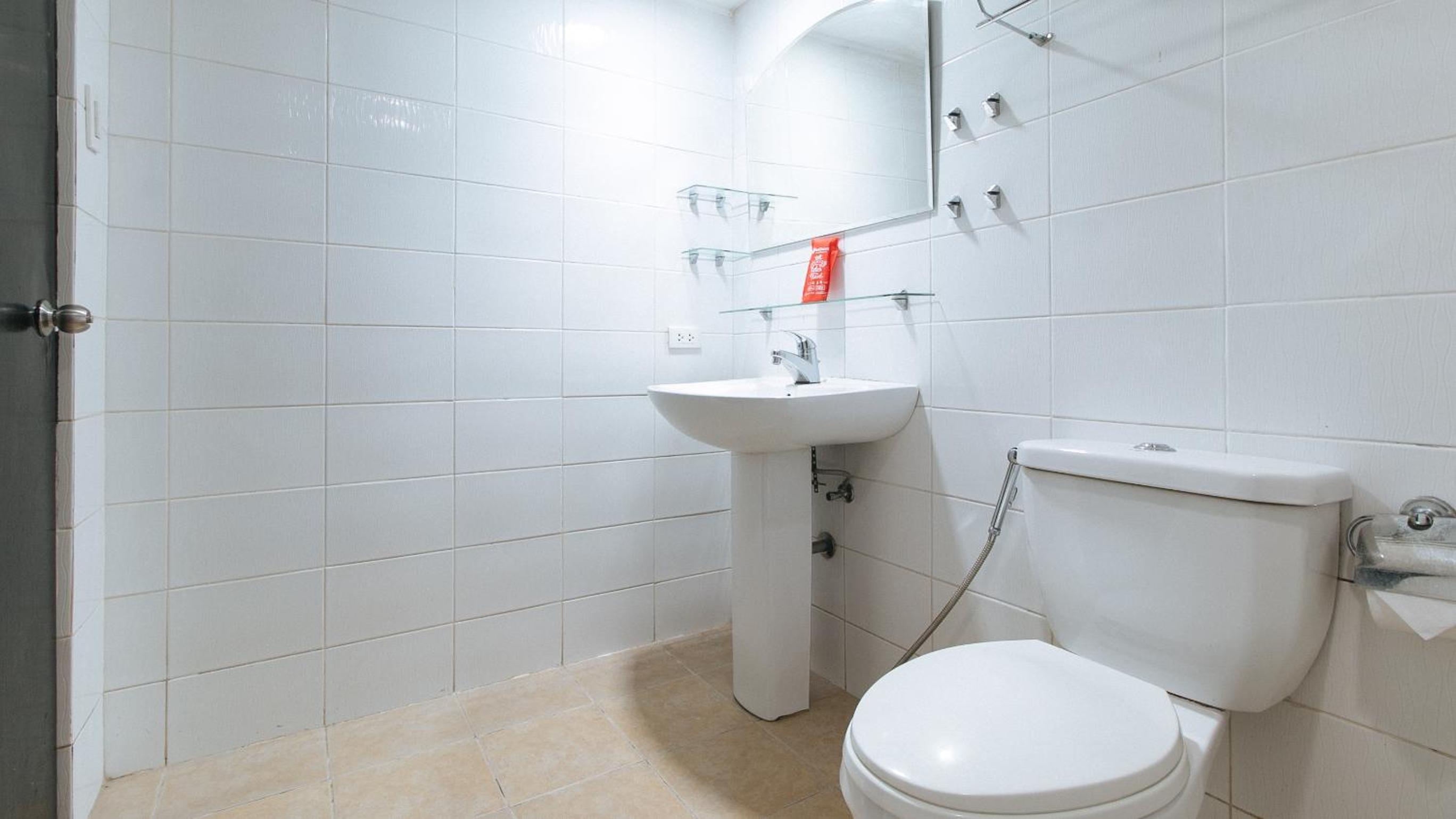 Double Room - Photo 16