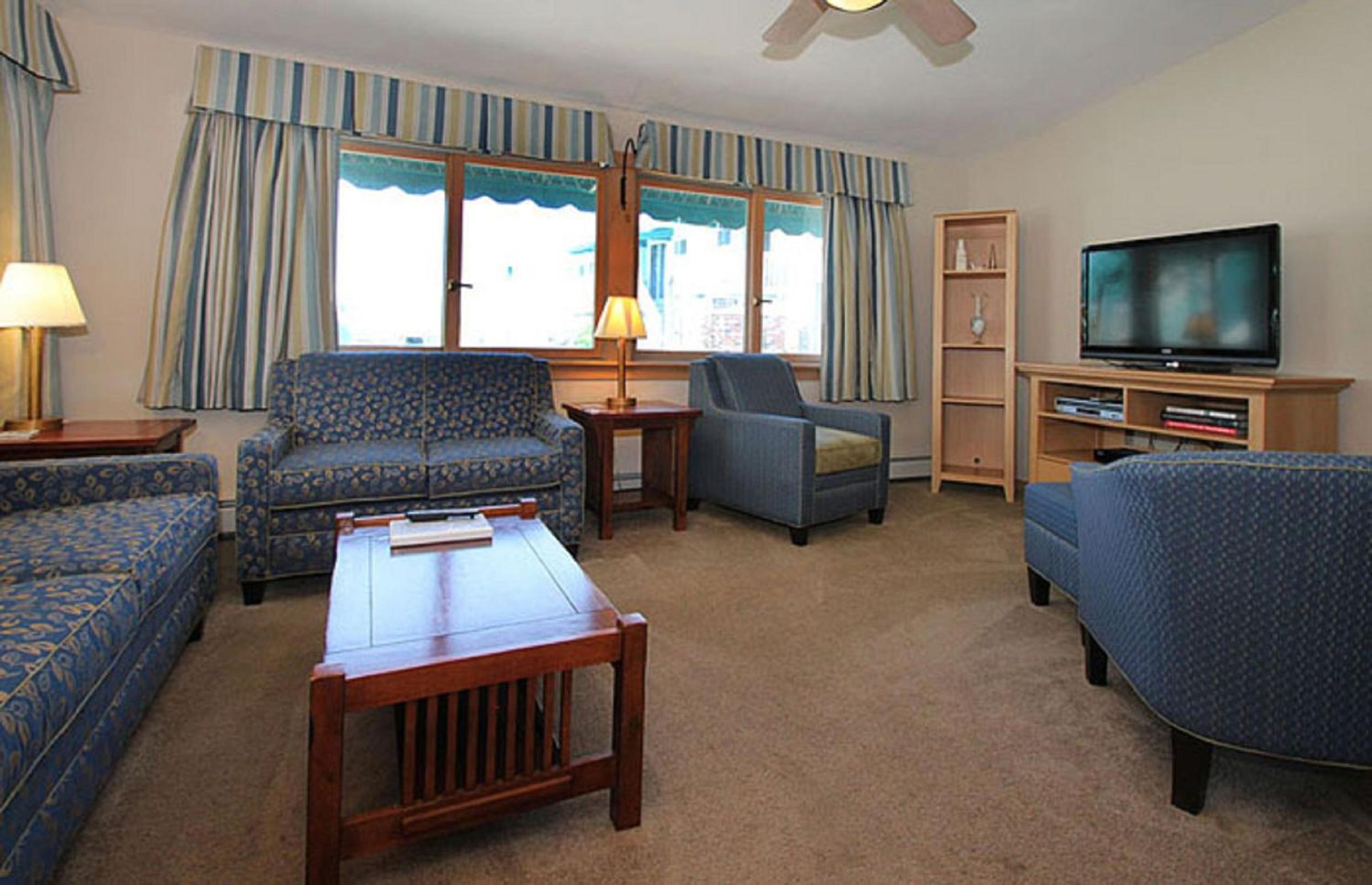 King Suite with Pool View