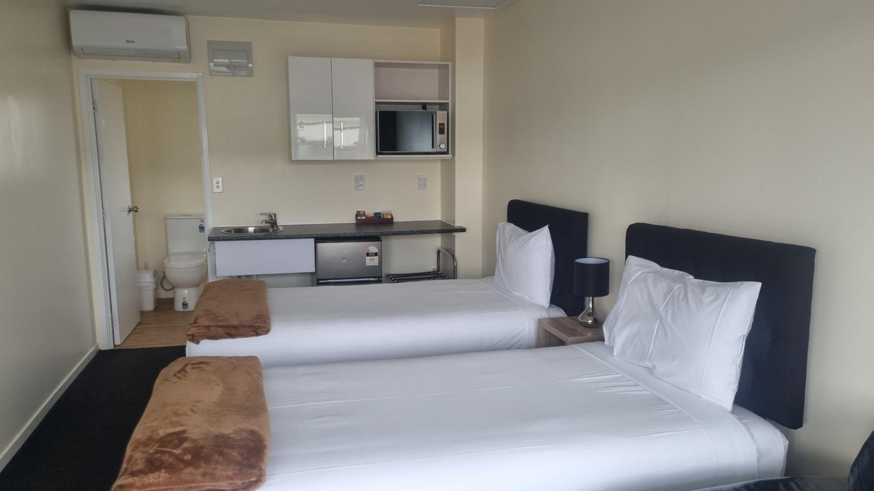 Standard Twin Room - Photo 2