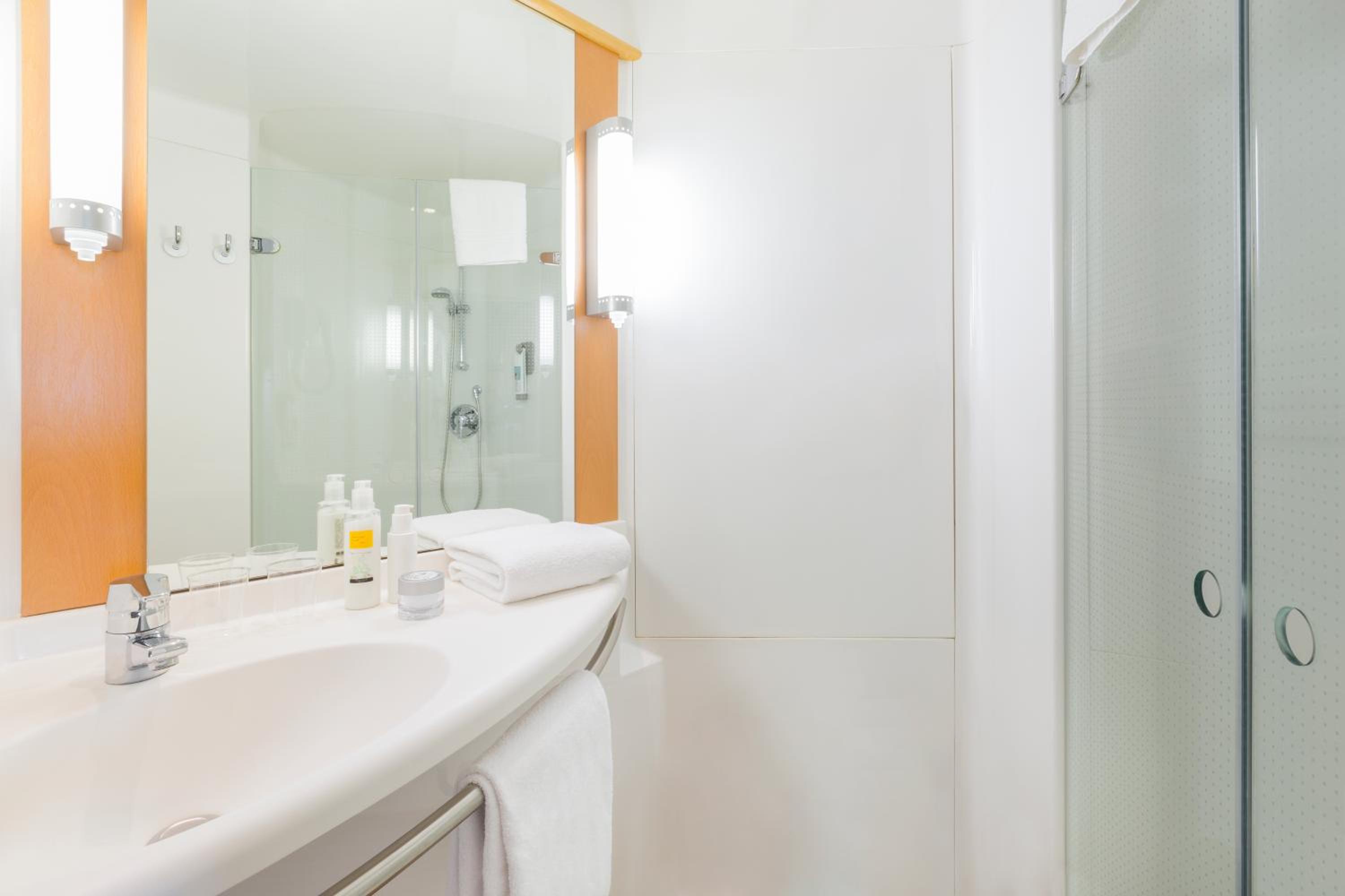 Standard Double Room - Photo 6